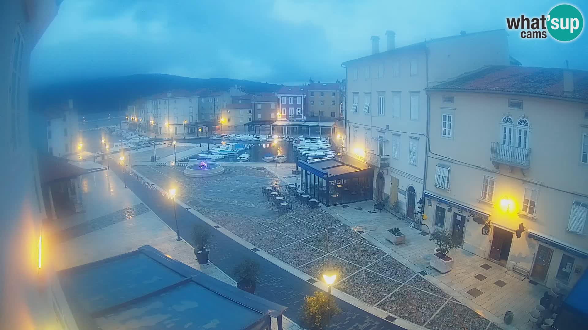 LIVE cam Cres città – piazza principale e “mandrač” – isola di Cherso – Croazia