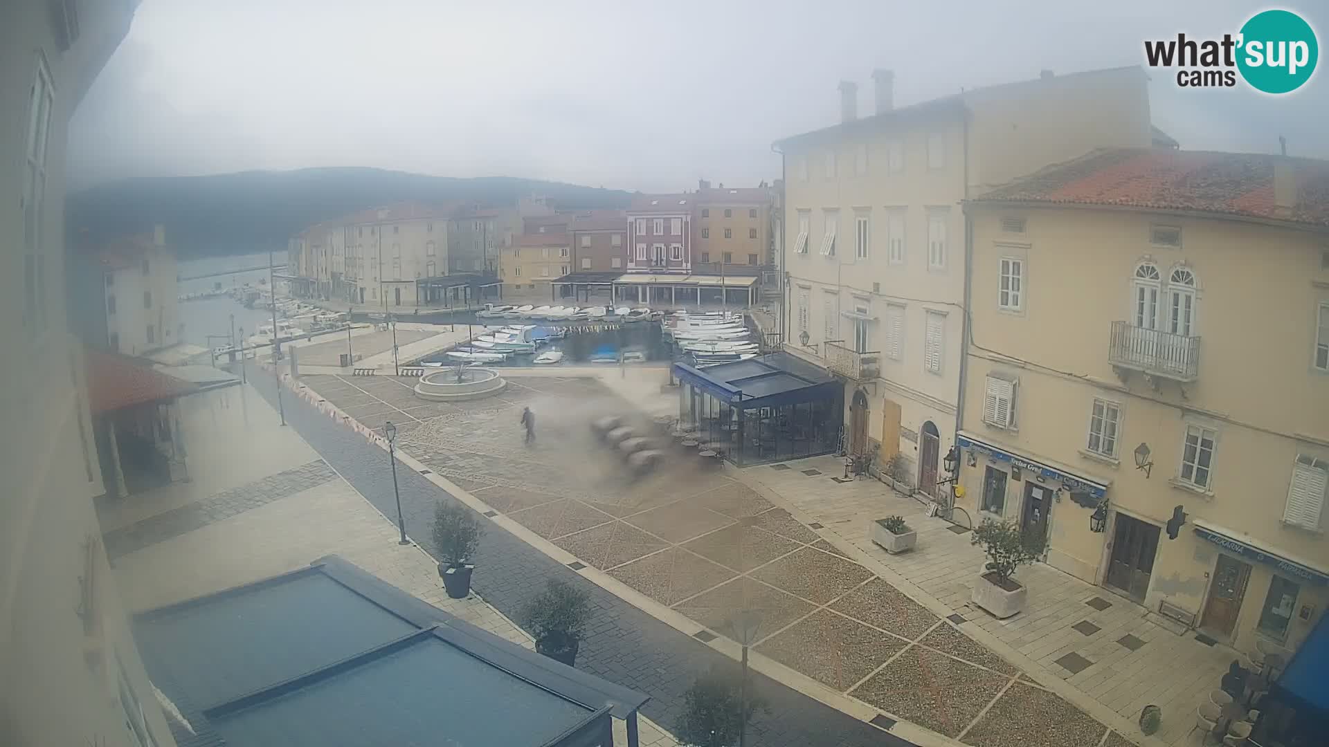 LIVE cam Cres Stadt – Hauptplatz und “mandrač” – Cres Insel – Kroatien