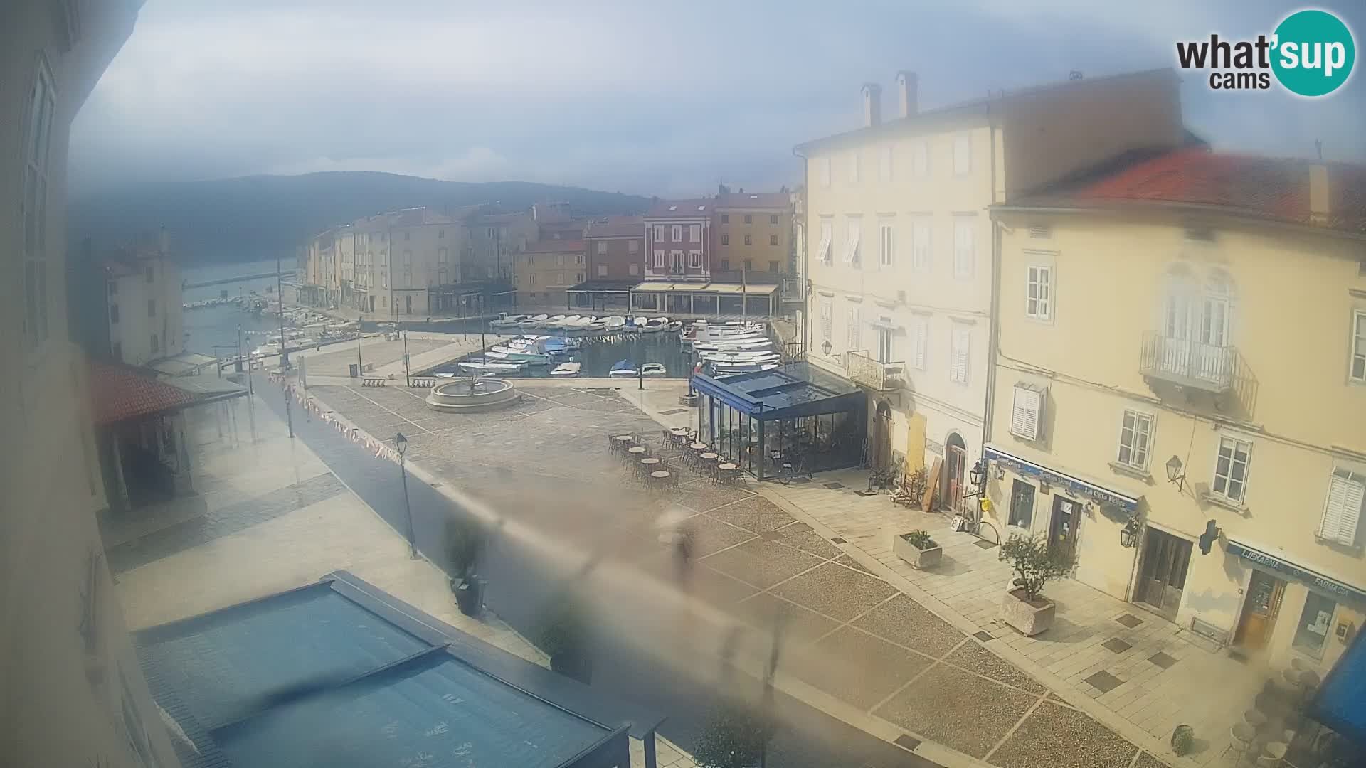 LIVE cam Cres city – place principale et “mandrač” – île de Cres – Croatie