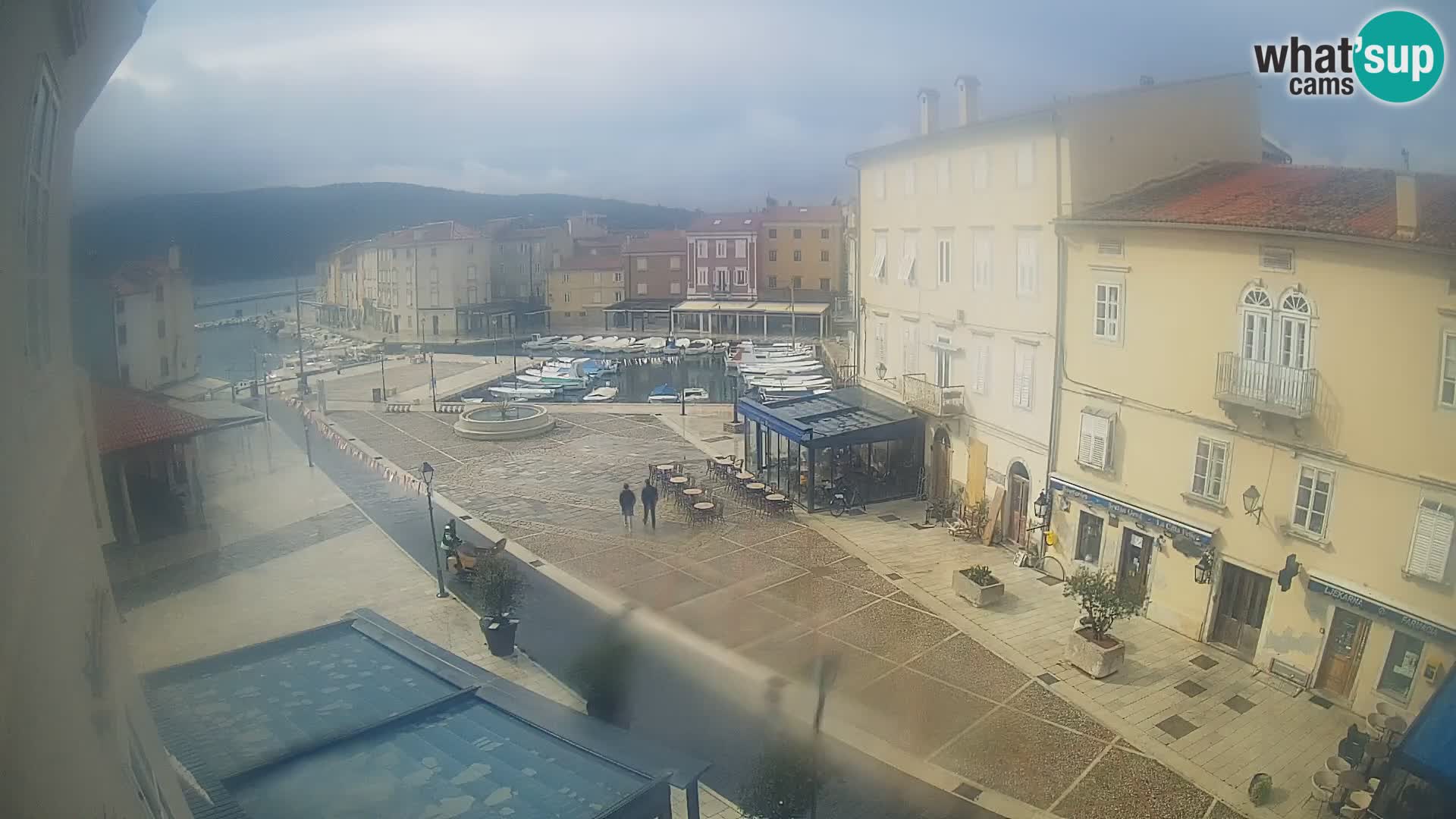 Cámara en vivo ciudad de Cres – plaza principal y “mandrač” – isla de Cres – Croacia