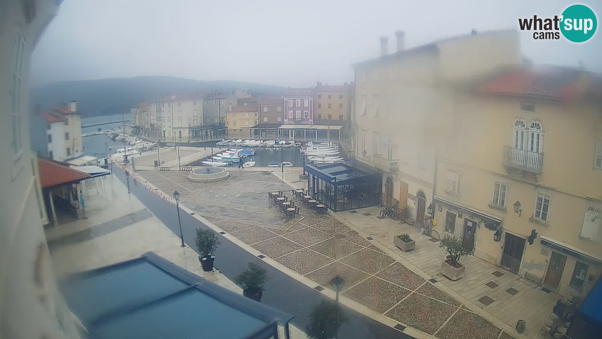 LIVE cam Cres city – place principale et “mandrač” – île de Cres – Croatie