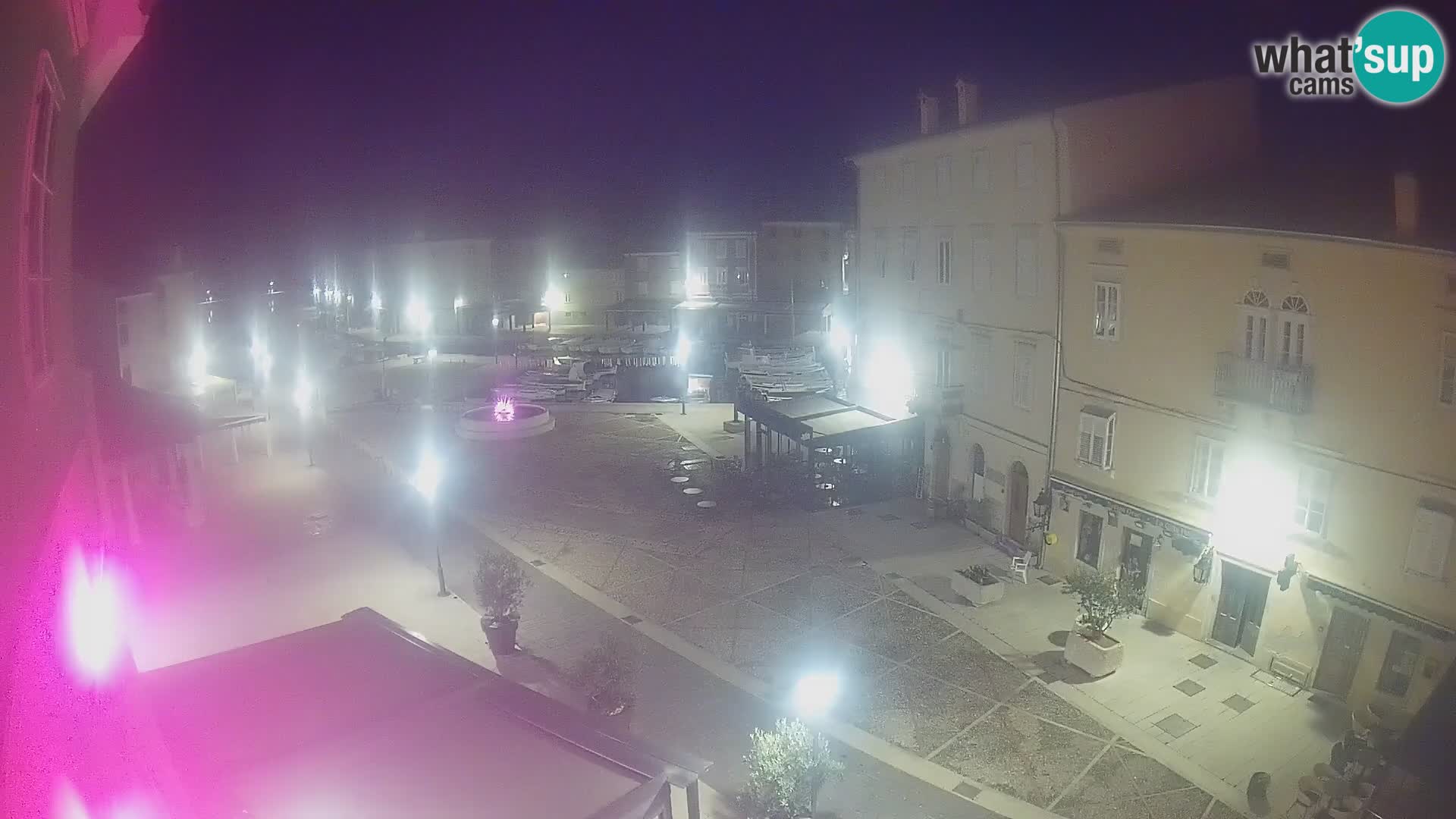 LIVE cam Cres city – place principale et “mandrač” – île de Cres – Croatie