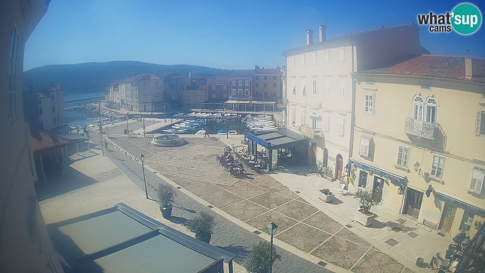 LIVE cam Cres Stadt – Hauptplatz und “mandrač” – Cres Insel – Kroatien