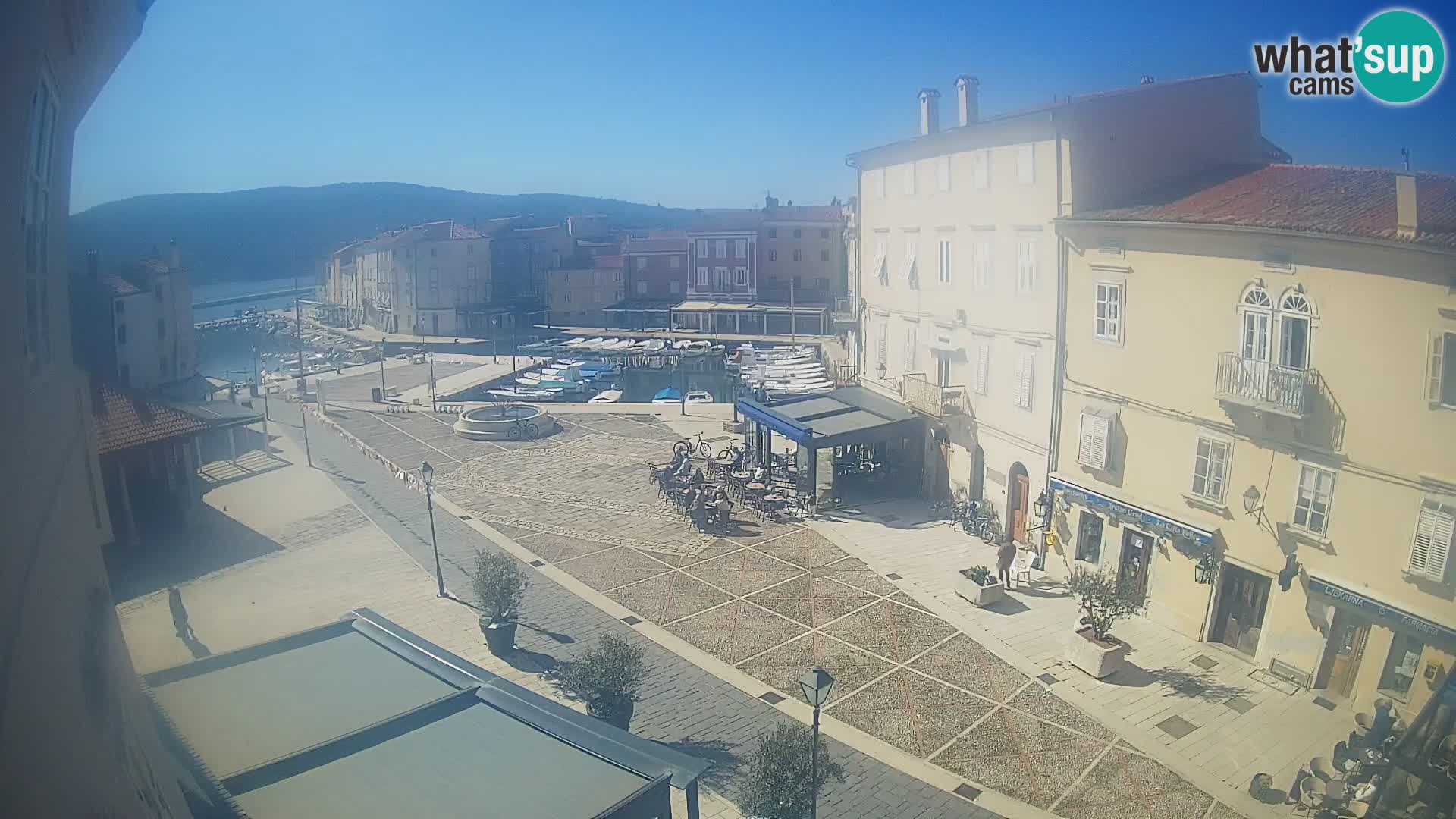 LIVE cam Cres Stadt – Hauptplatz und “mandrač” – Cres Insel – Kroatien