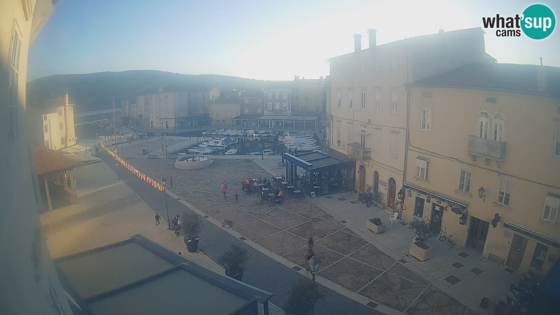 LIVE cam Cres city – place principale et “mandrač” – île de Cres – Croatie