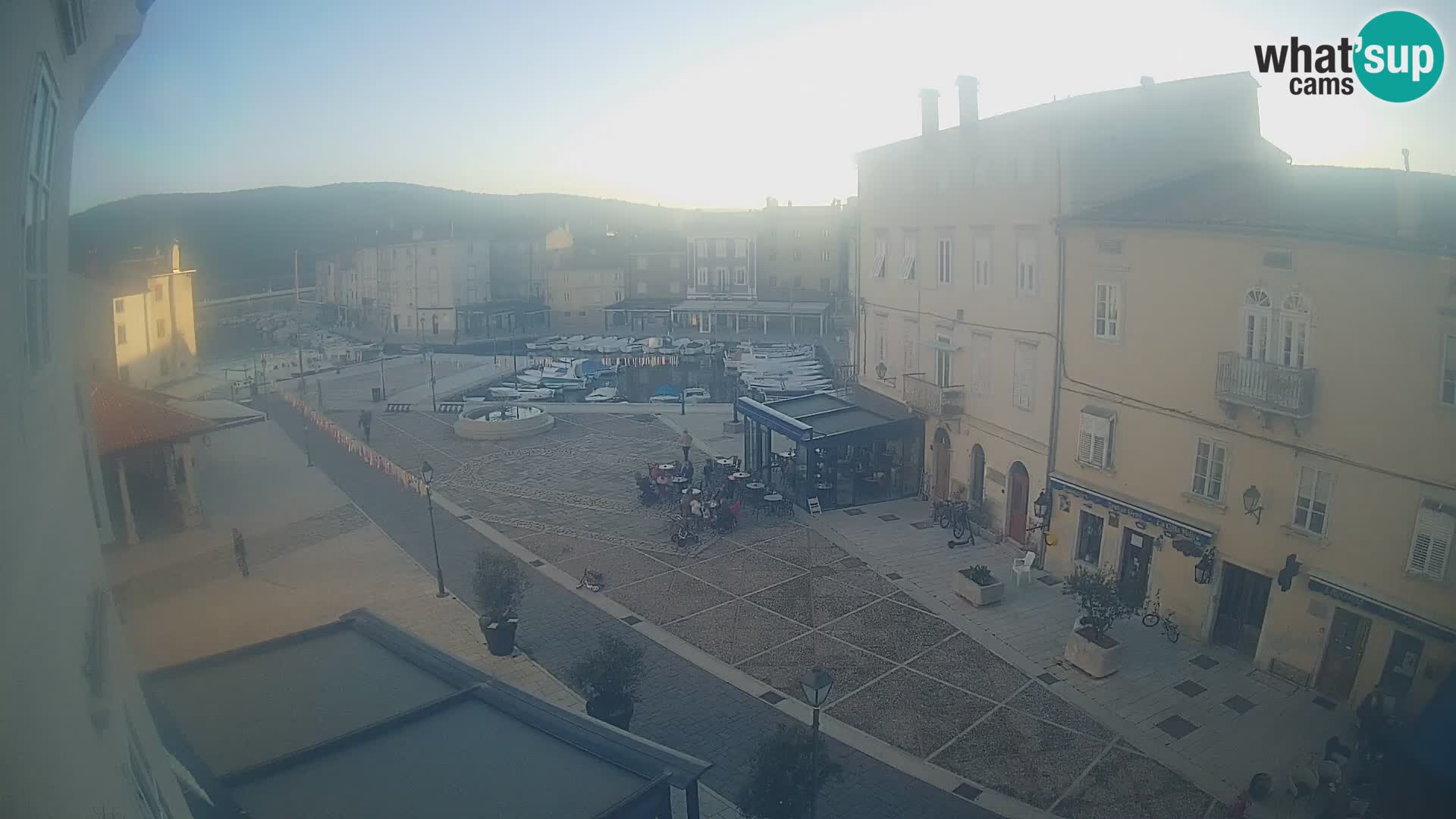 LIVE cam Cres Stadt – Hauptplatz und “mandrač” – Cres Insel – Kroatien