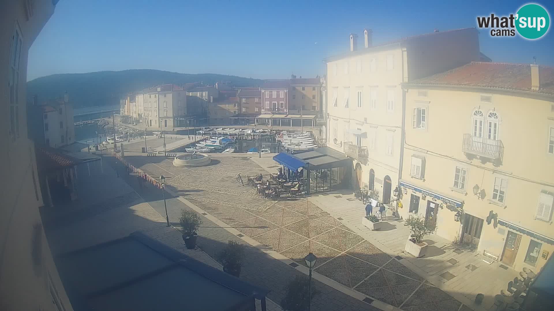 LIVE cam Cres Stadt – Hauptplatz und “mandrač” – Cres Insel – Kroatien