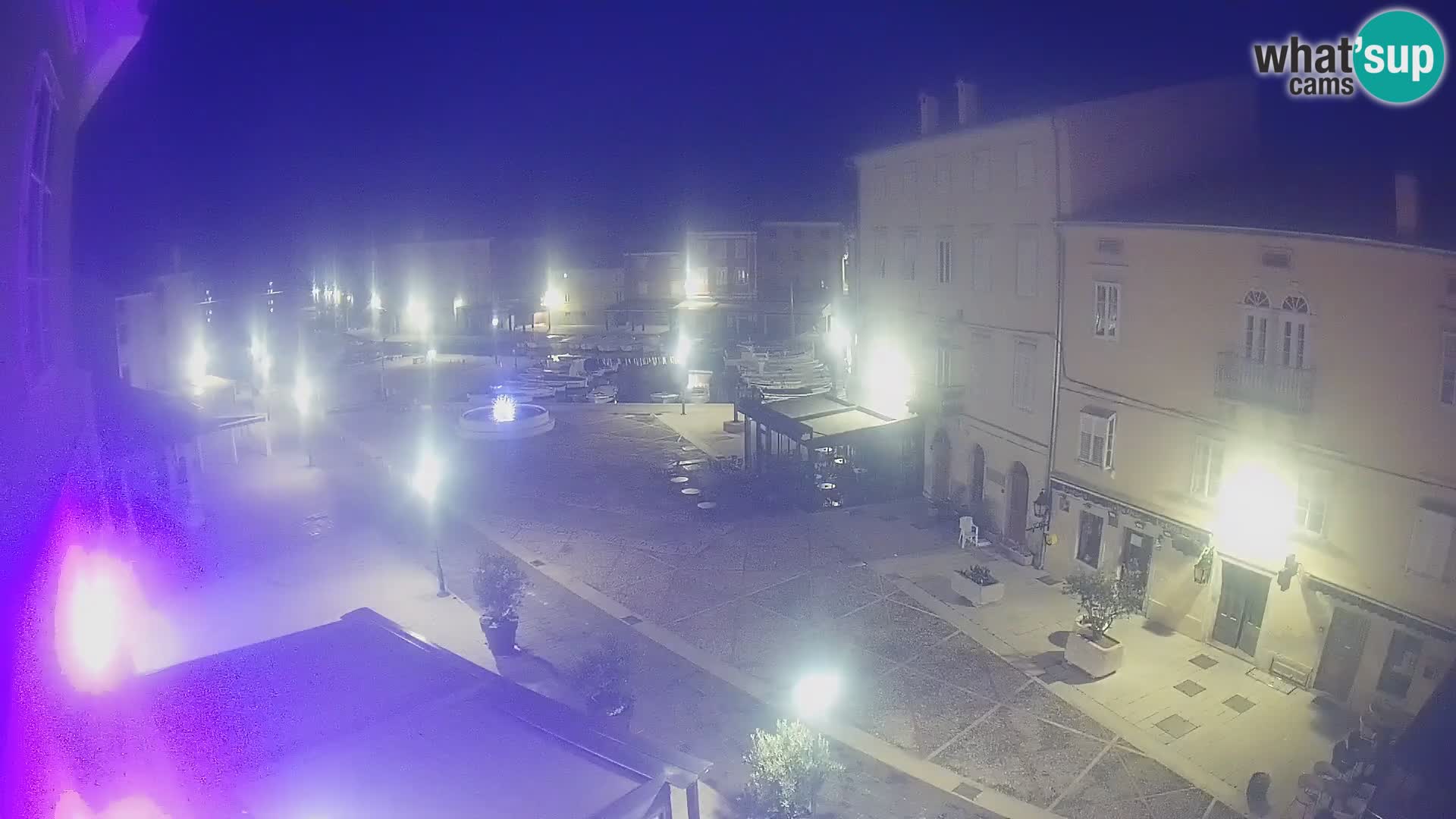 LIVE cam Cres city – place principale et “mandrač” – île de Cres – Croatie