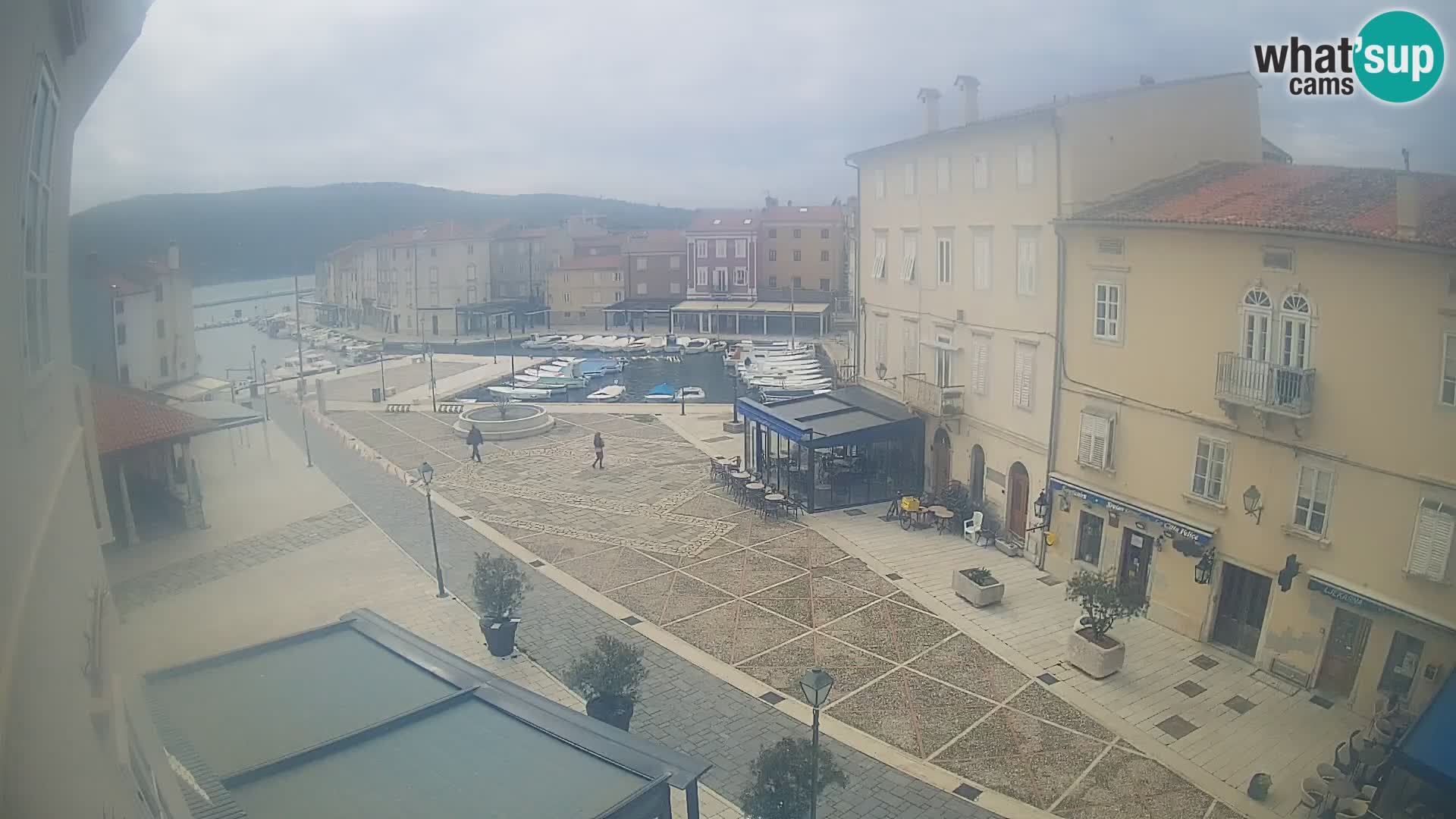 LIVE cam Cres città – piazza principale e “mandrač” – isola di Cherso – Croazia