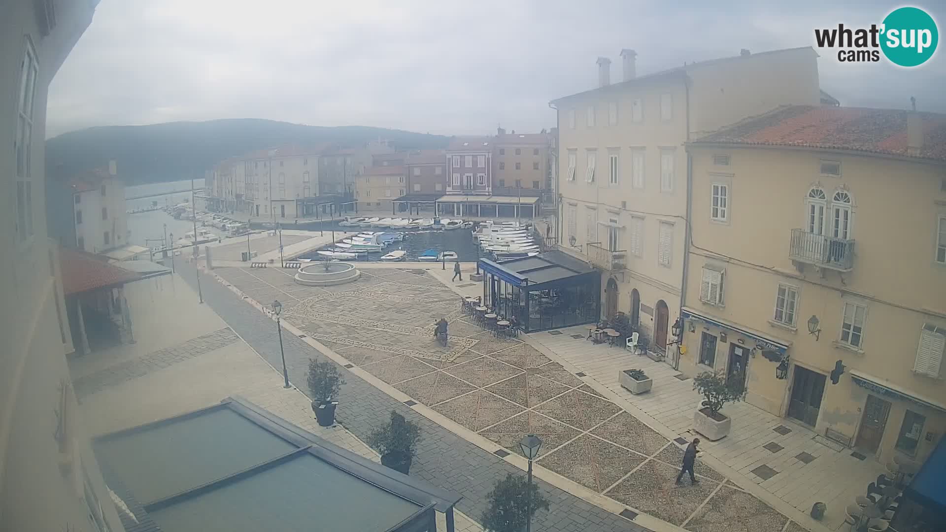 LIVE cam Cres city – main square and “mandrač” – Cres island – Croatia