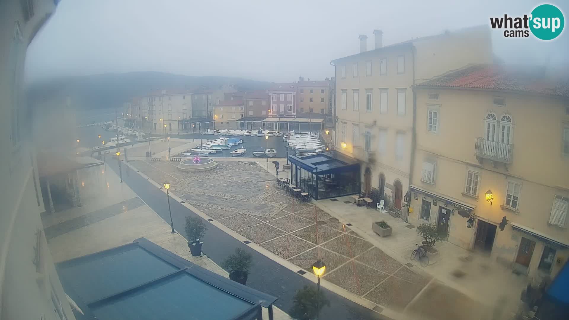 LIVE cam Cres Stadt – Hauptplatz und “mandrač” – Cres Insel – Kroatien