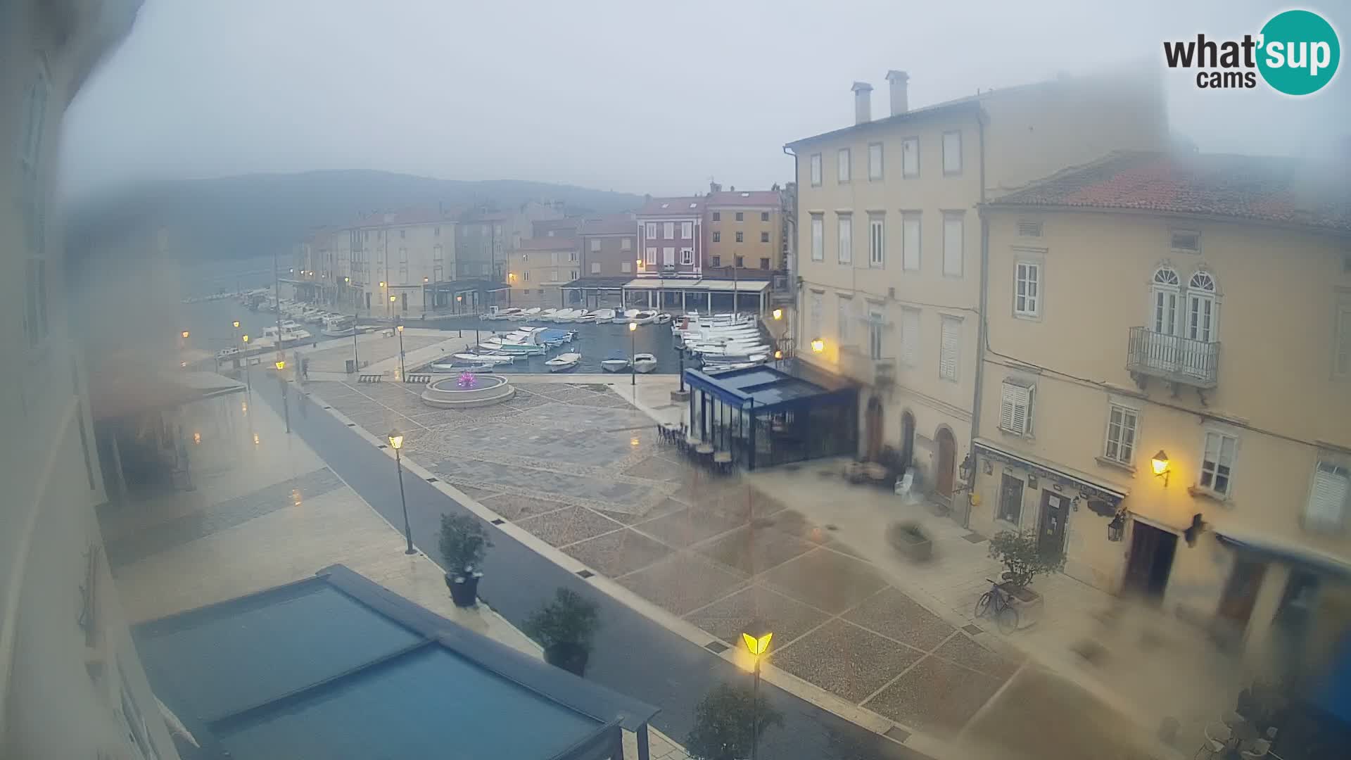 LIVE cam Cres città – piazza principale e “mandrač” – isola di Cherso – Croazia