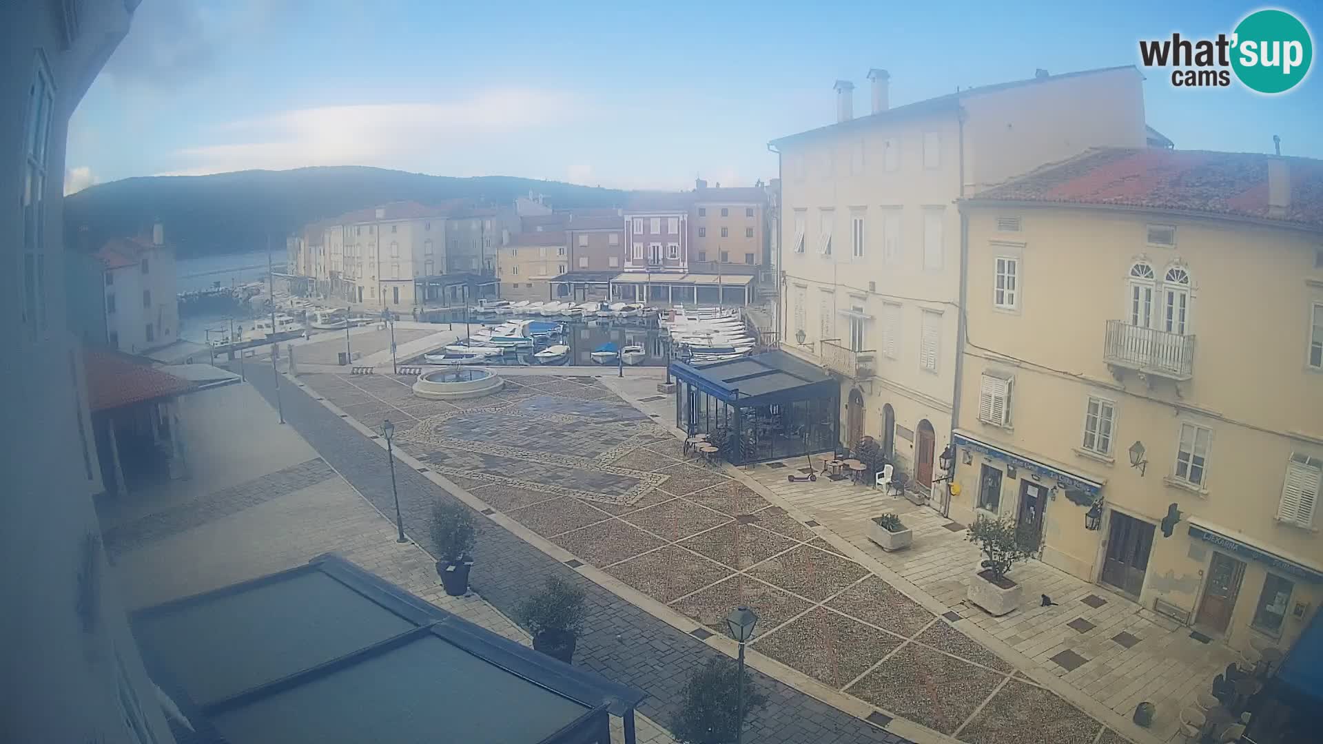 LIVE cam Cres Stadt – Hauptplatz und “mandrač” – Cres Insel – Kroatien