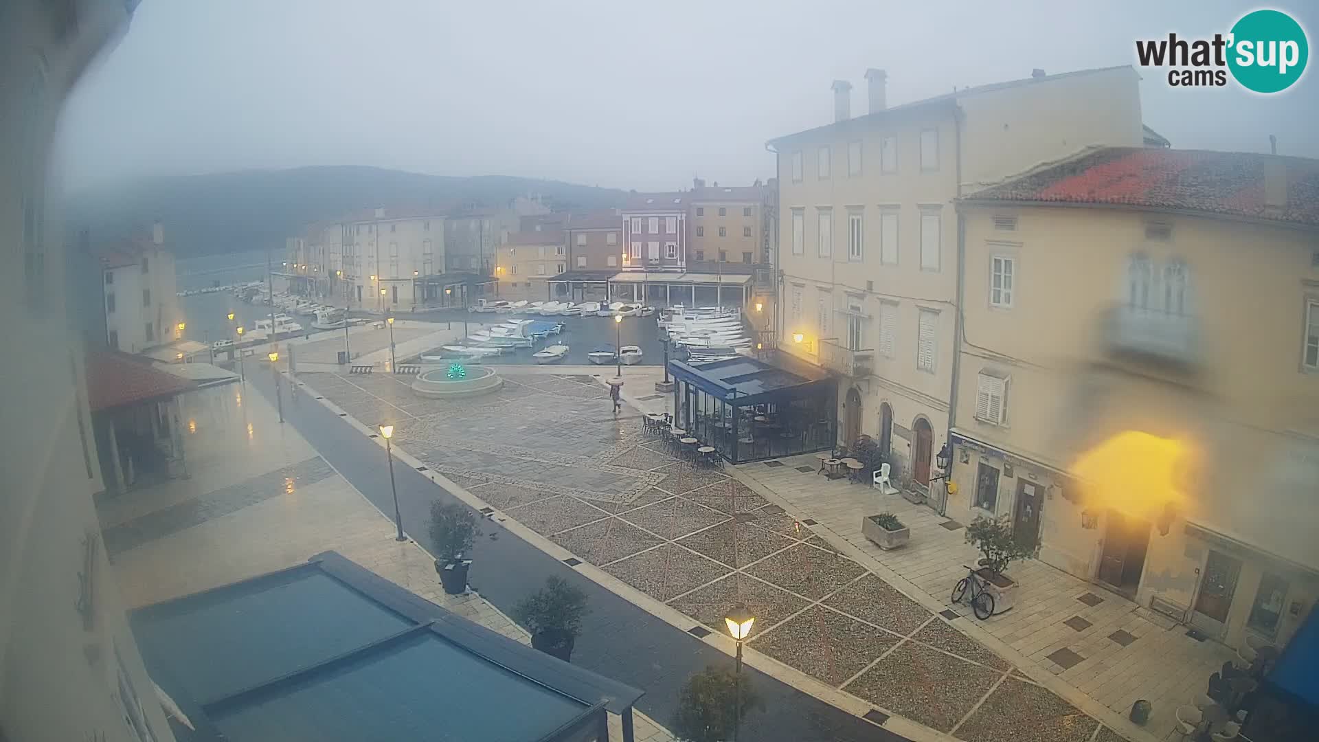 LIVE cam Cres city – place principale et “mandrač” – île de Cres – Croatie