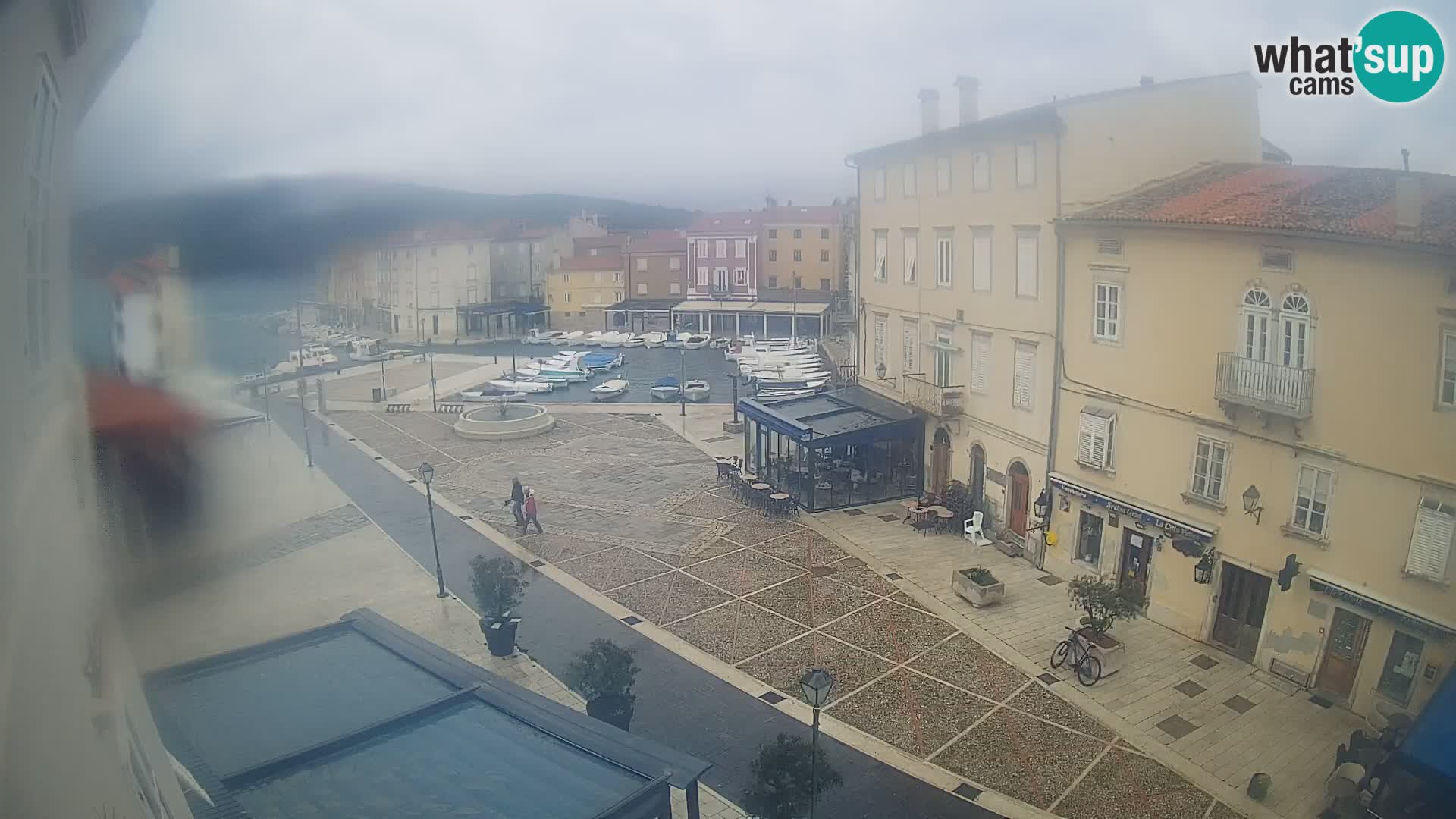 LIVE cam Cres city – place principale et “mandrač” – île de Cres – Croatie