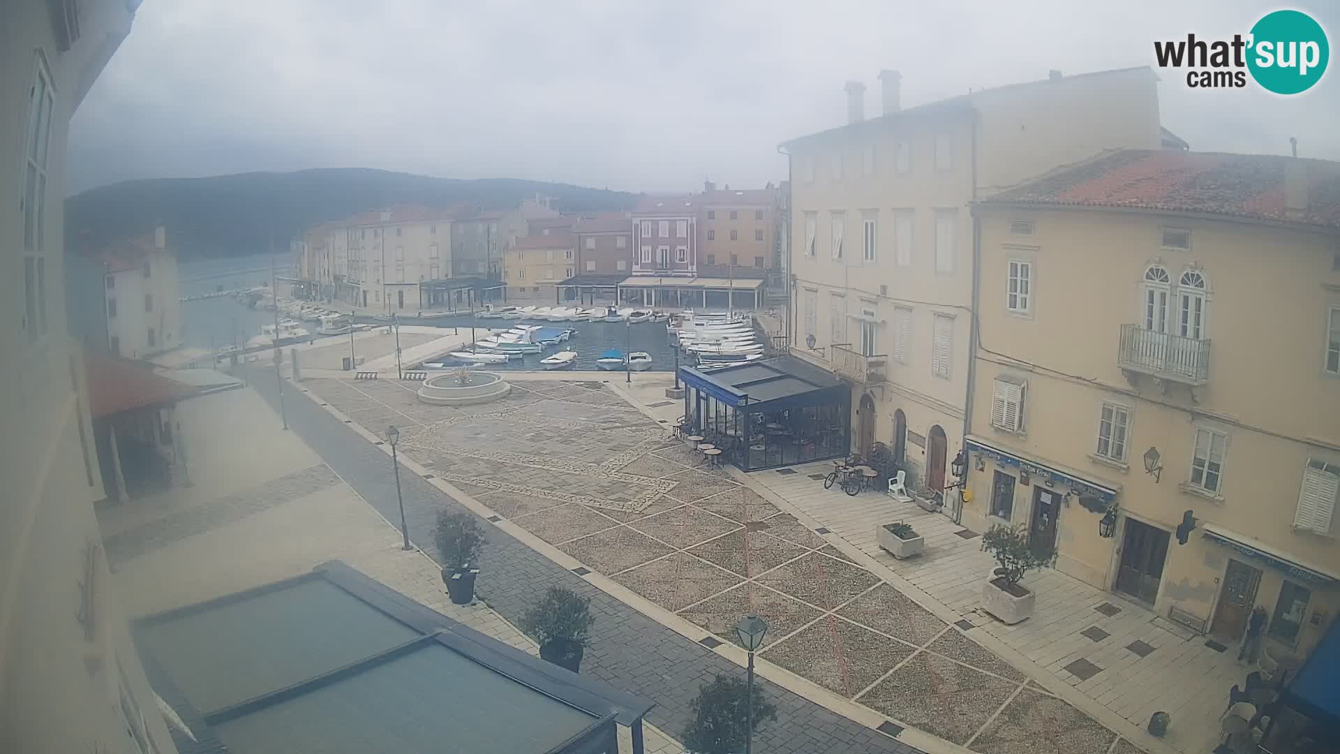 LIVE cam Cres city – main square and “mandrač” – Cres island – Croatia