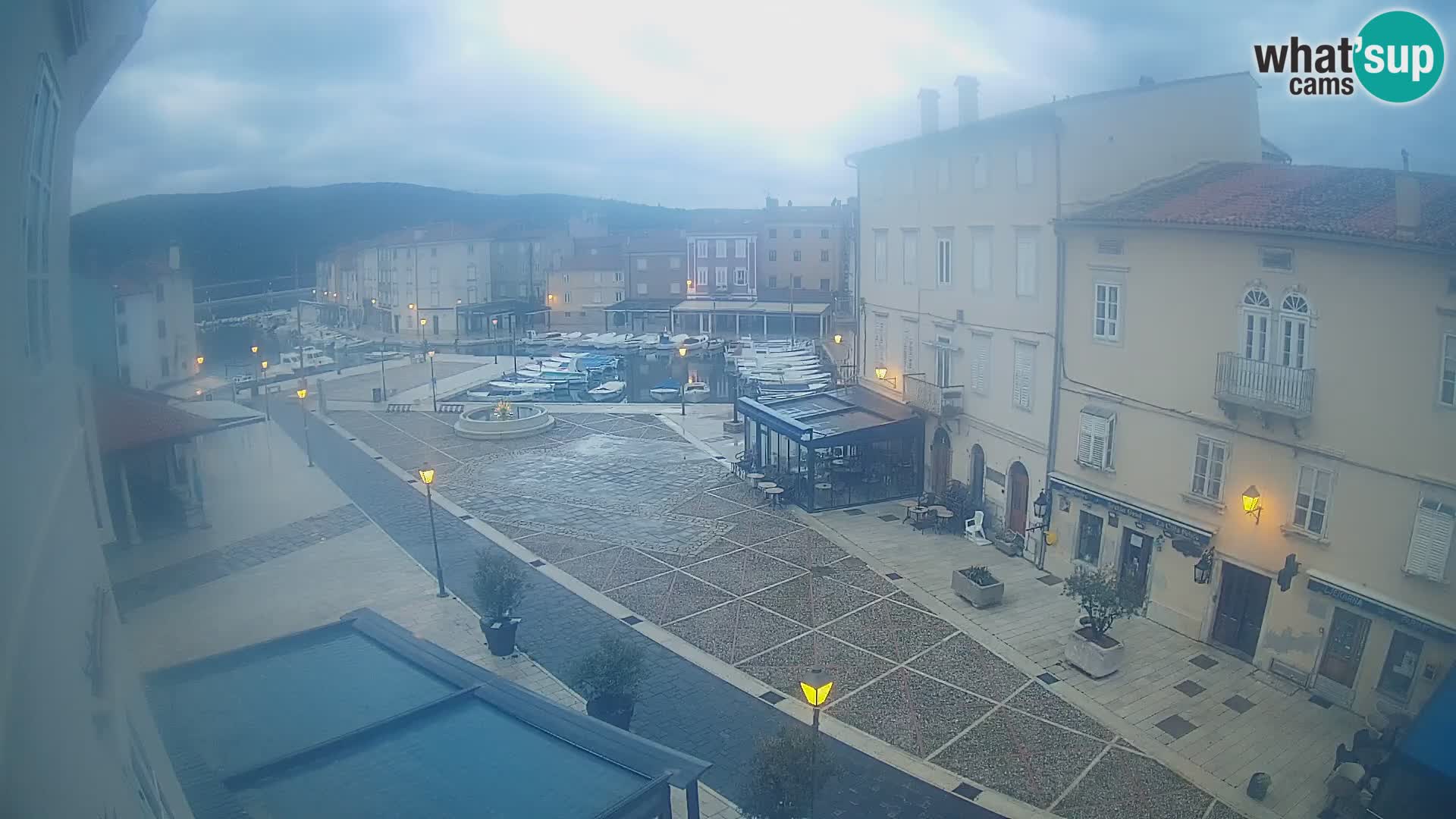 LIVE cam Cres city – main square and “mandrač” – Cres island – Croatia