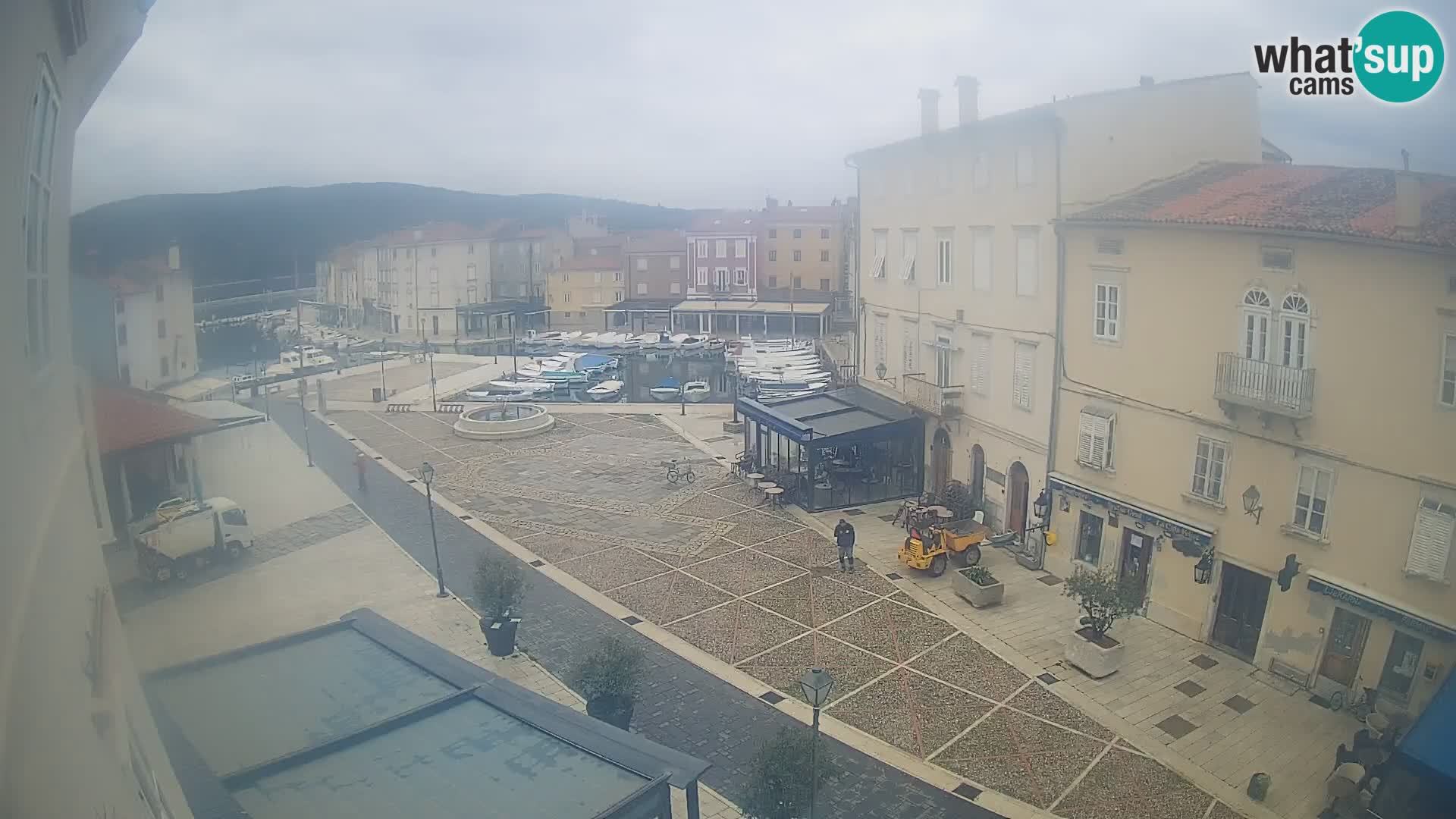 LIVE cam Cres city – main square and “mandrač” – Cres island – Croatia