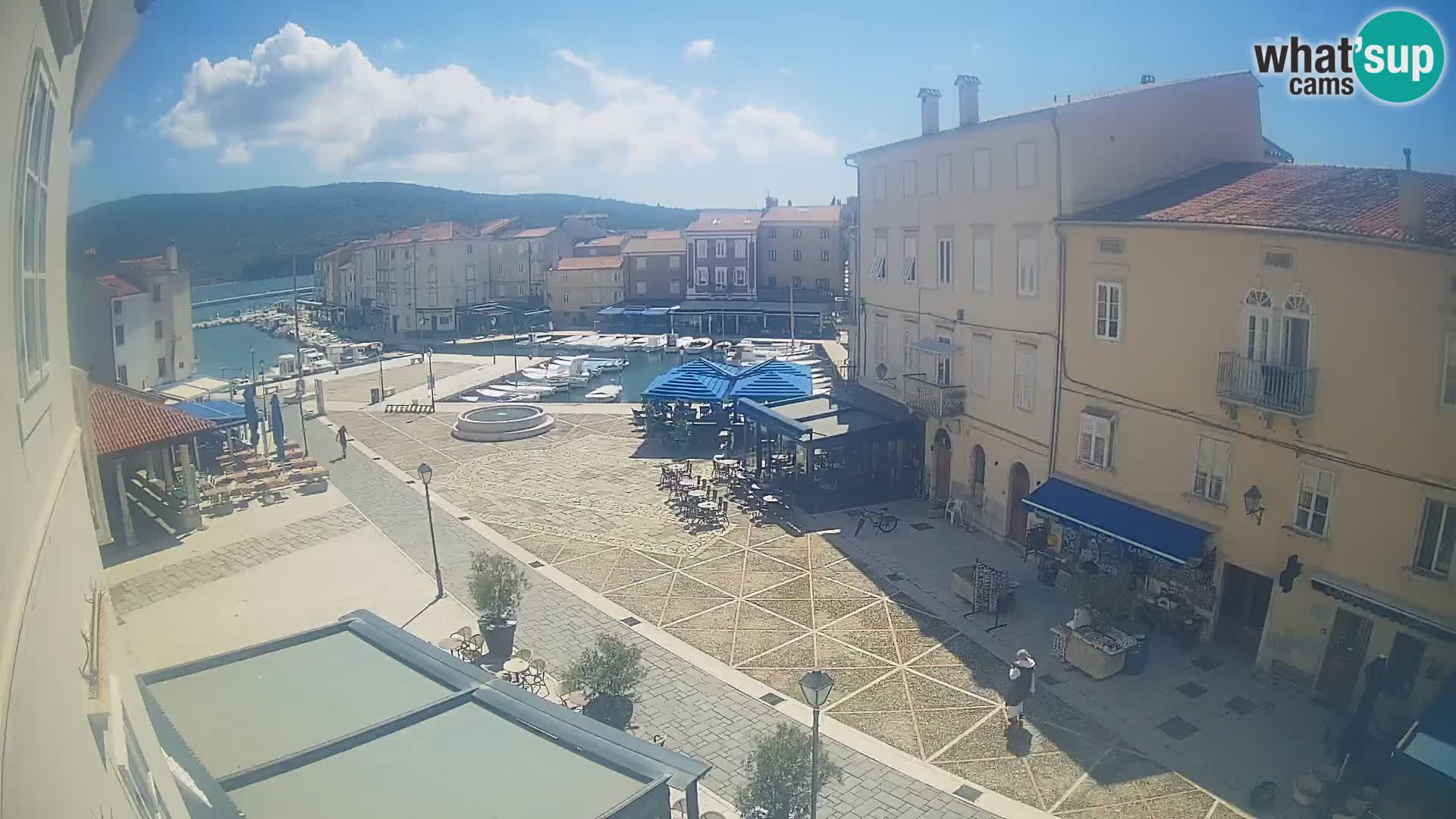 Kamera v ŽIVO Cres mesto – glavni trg in “mandrač” – otok Cres – Hrvaška
