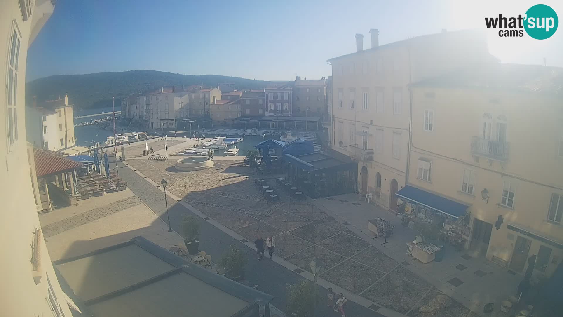 LIVE cam Cres city – main square and “mandrač” – Cres island – Croatia