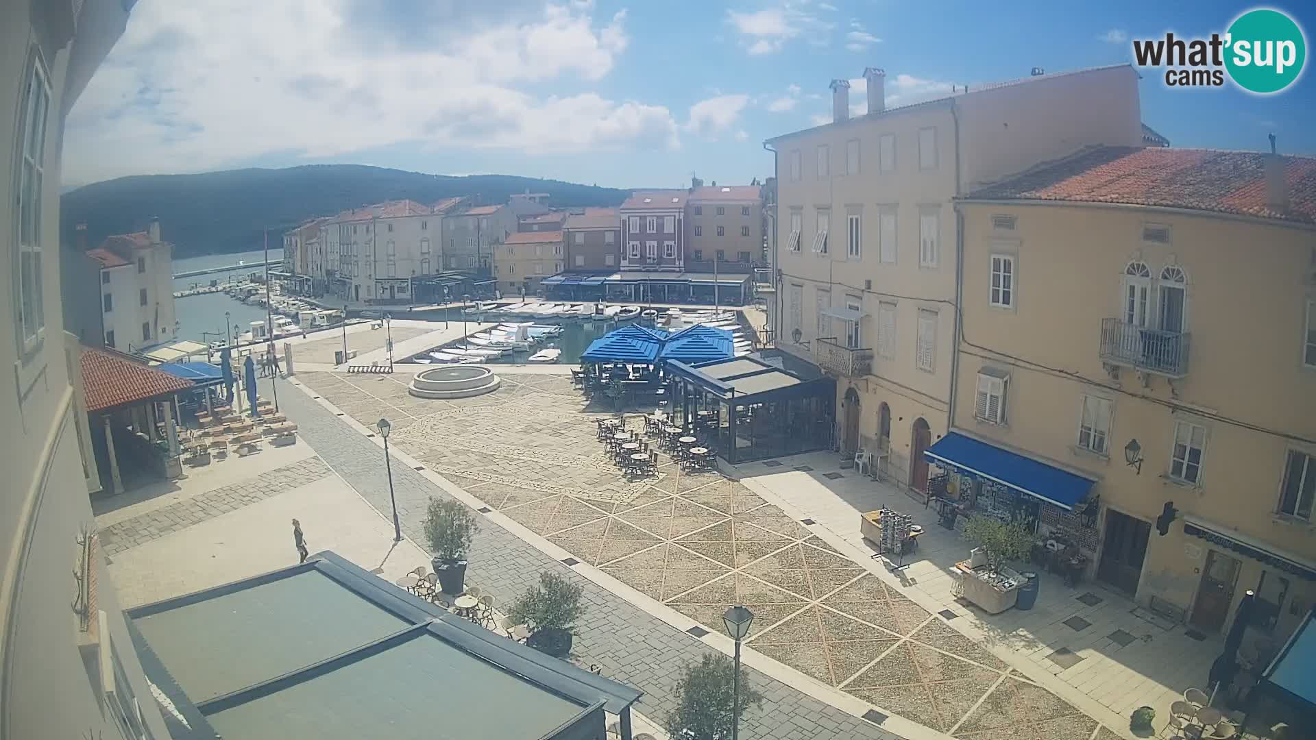 LIVE cam Cres city – place principale et “mandrač” – île de Cres – Croatie