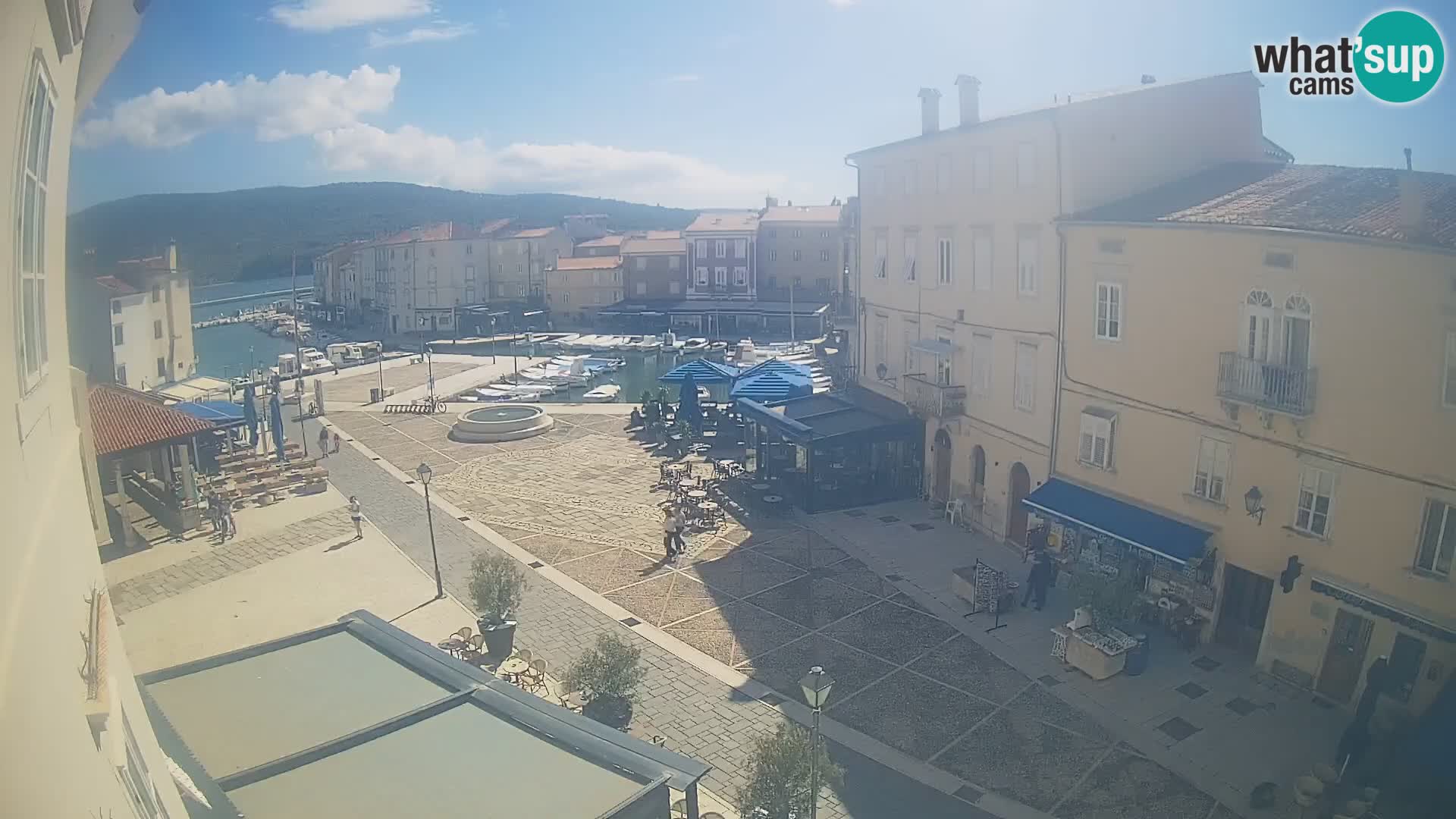 LIVE cam Cres Stadt – Hauptplatz und “mandrač” – Cres Insel – Kroatien