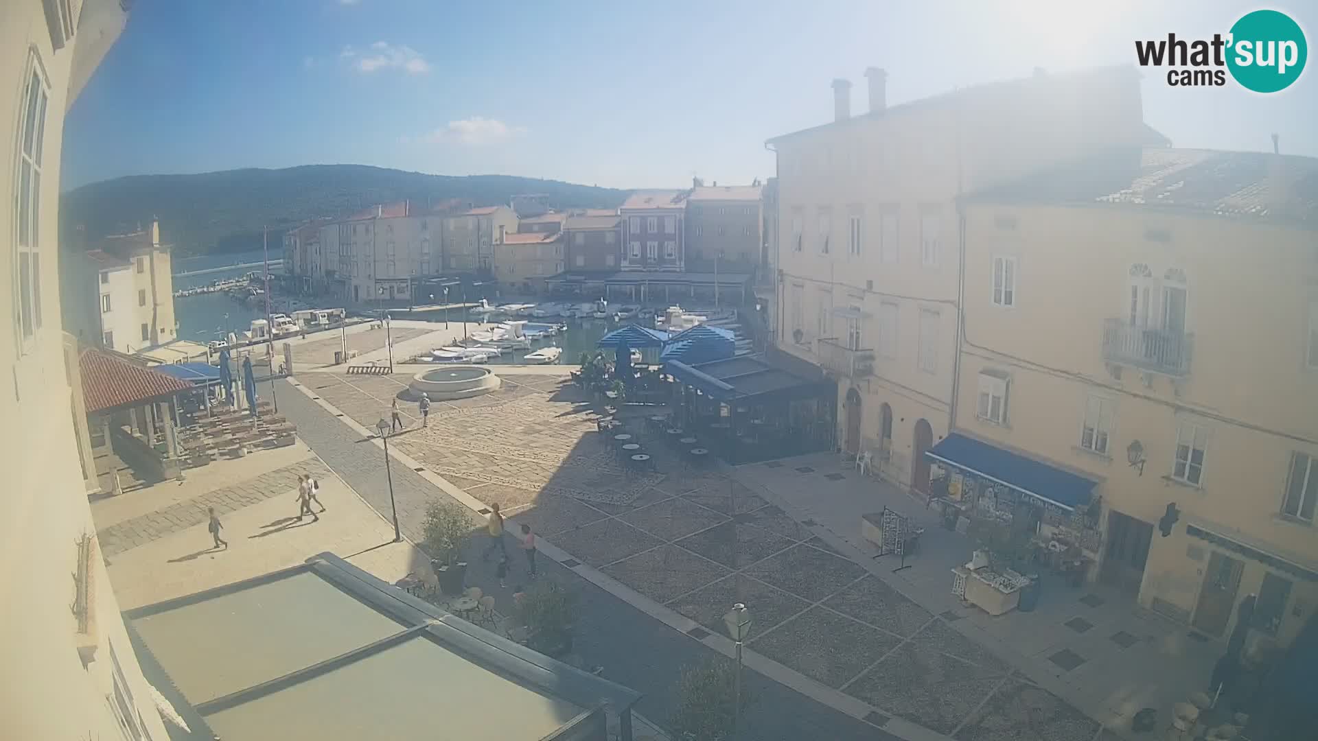 LIVE cam Cres city – place principale et “mandrač” – île de Cres – Croatie