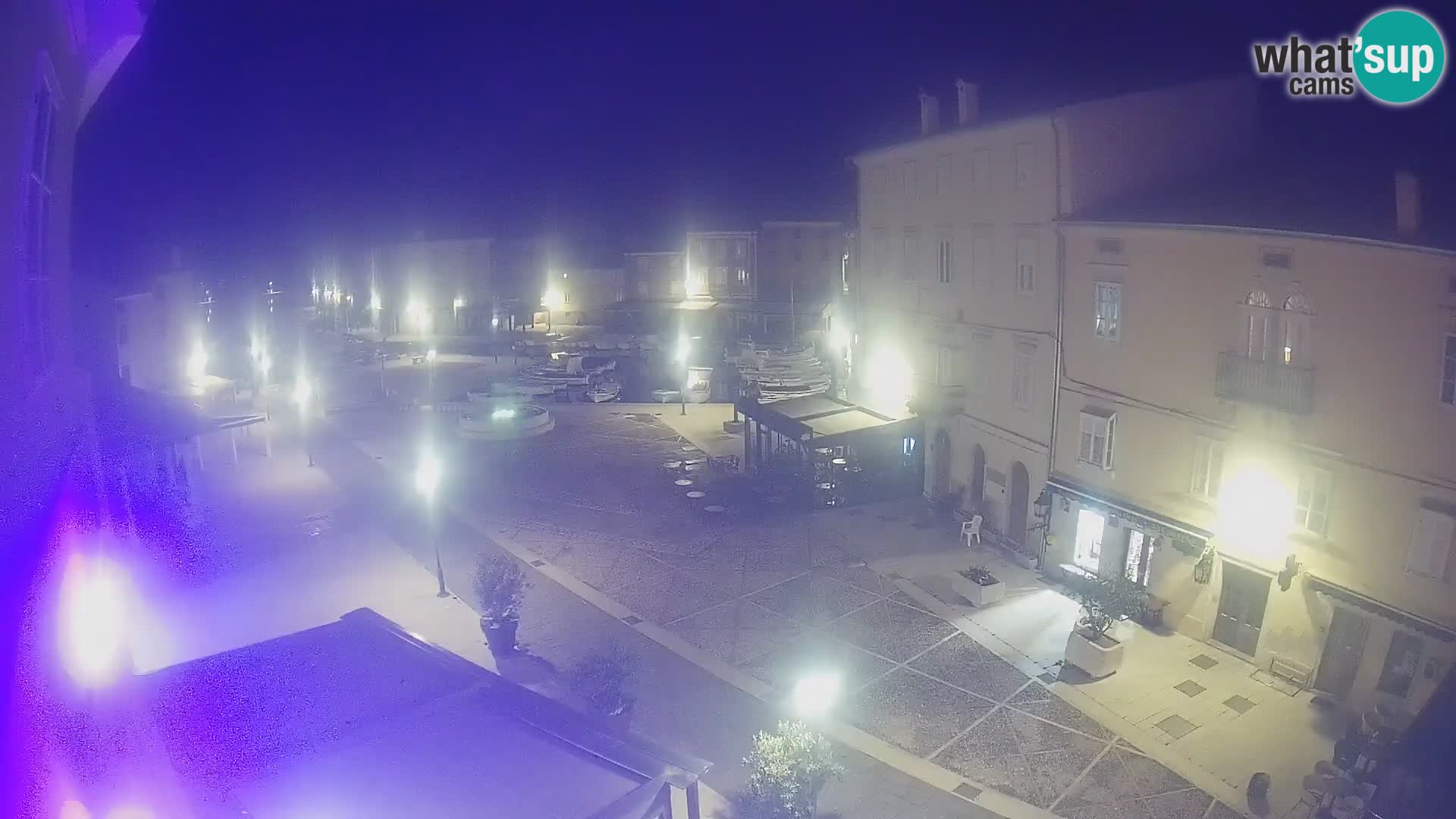 LIVE cam Cres city – place principale et “mandrač” – île de Cres – Croatie