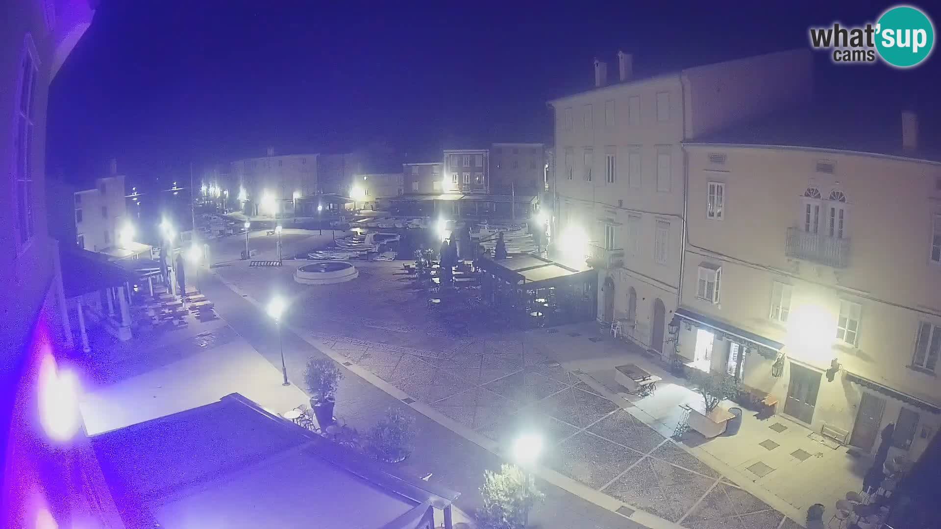 Kamera v ŽIVO Cres mesto – glavni trg in “mandrač” – otok Cres – Hrvaška