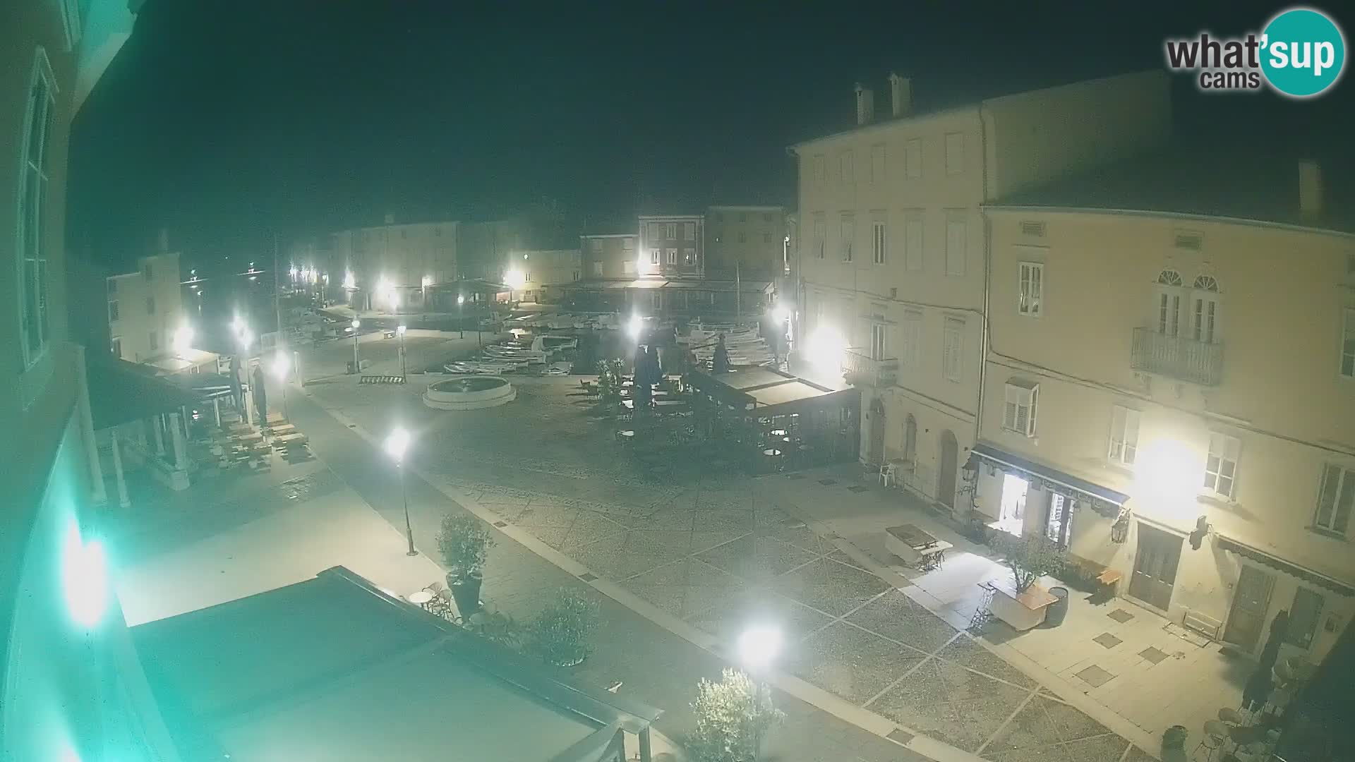 Kamera v ŽIVO Cres mesto – glavni trg in “mandrač” – otok Cres – Hrvaška