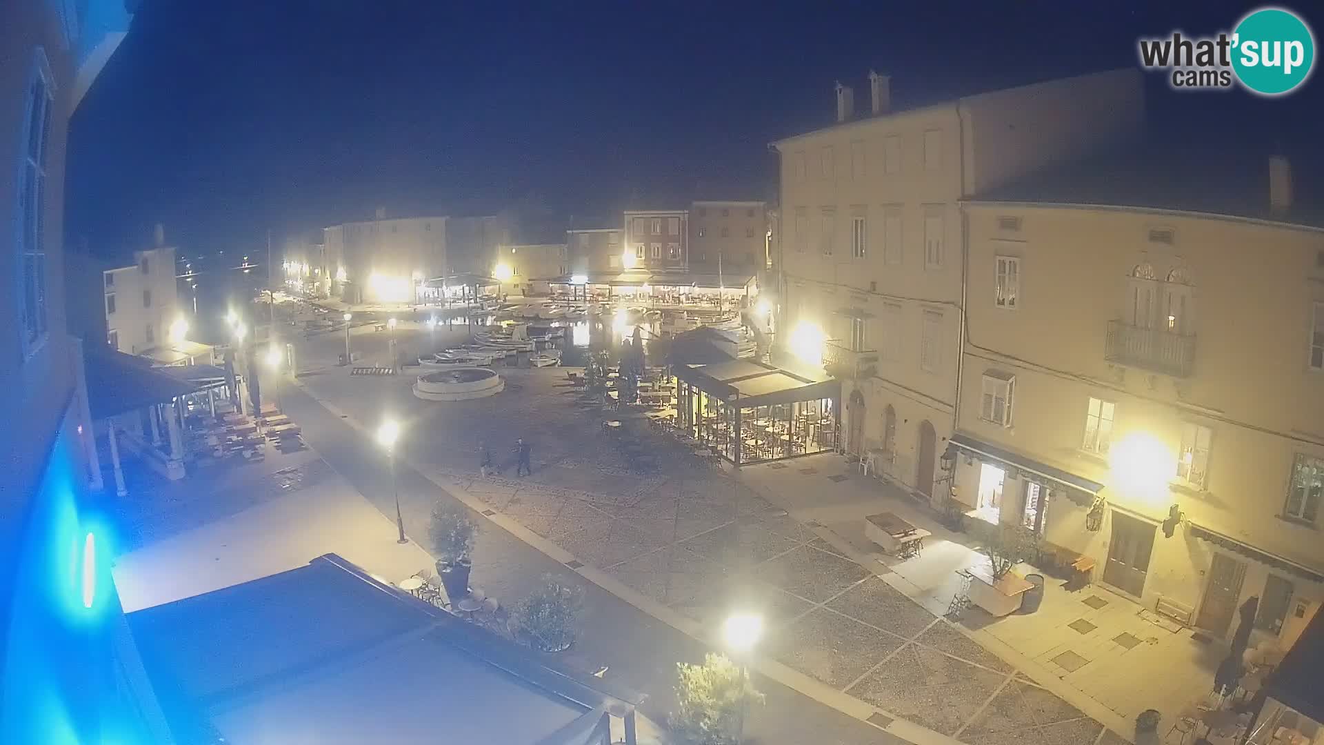 Kamera v ŽIVO Cres mesto – glavni trg in “mandrač” – otok Cres – Hrvaška