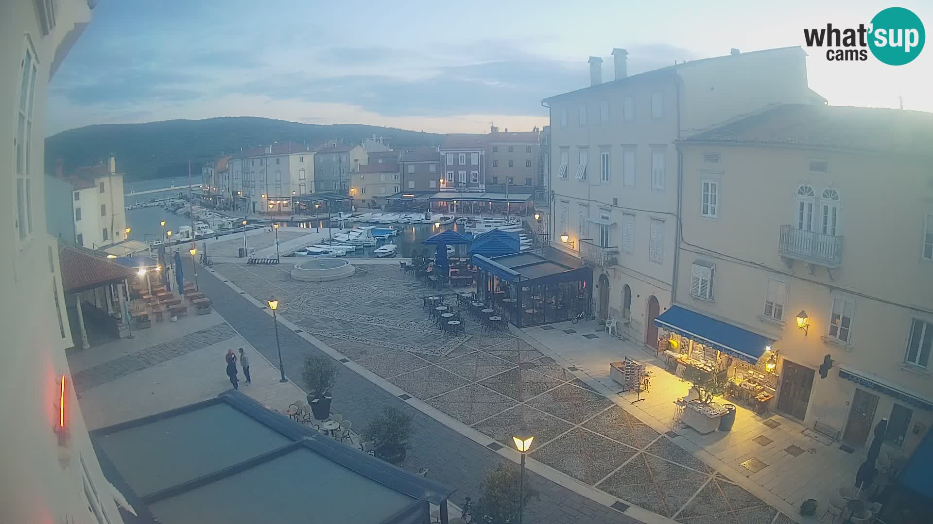 Cámara en vivo ciudad de Cres – plaza principal y “mandrač” – isla de Cres – Croacia
