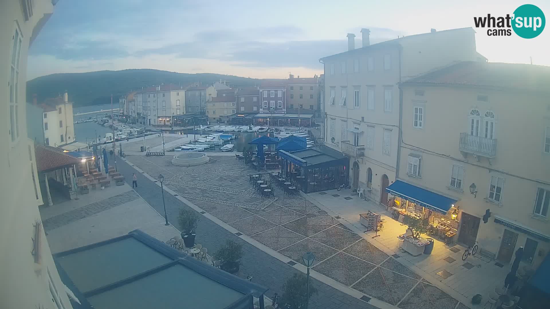 Cámara en vivo ciudad de Cres – plaza principal y “mandrač” – isla de Cres – Croacia