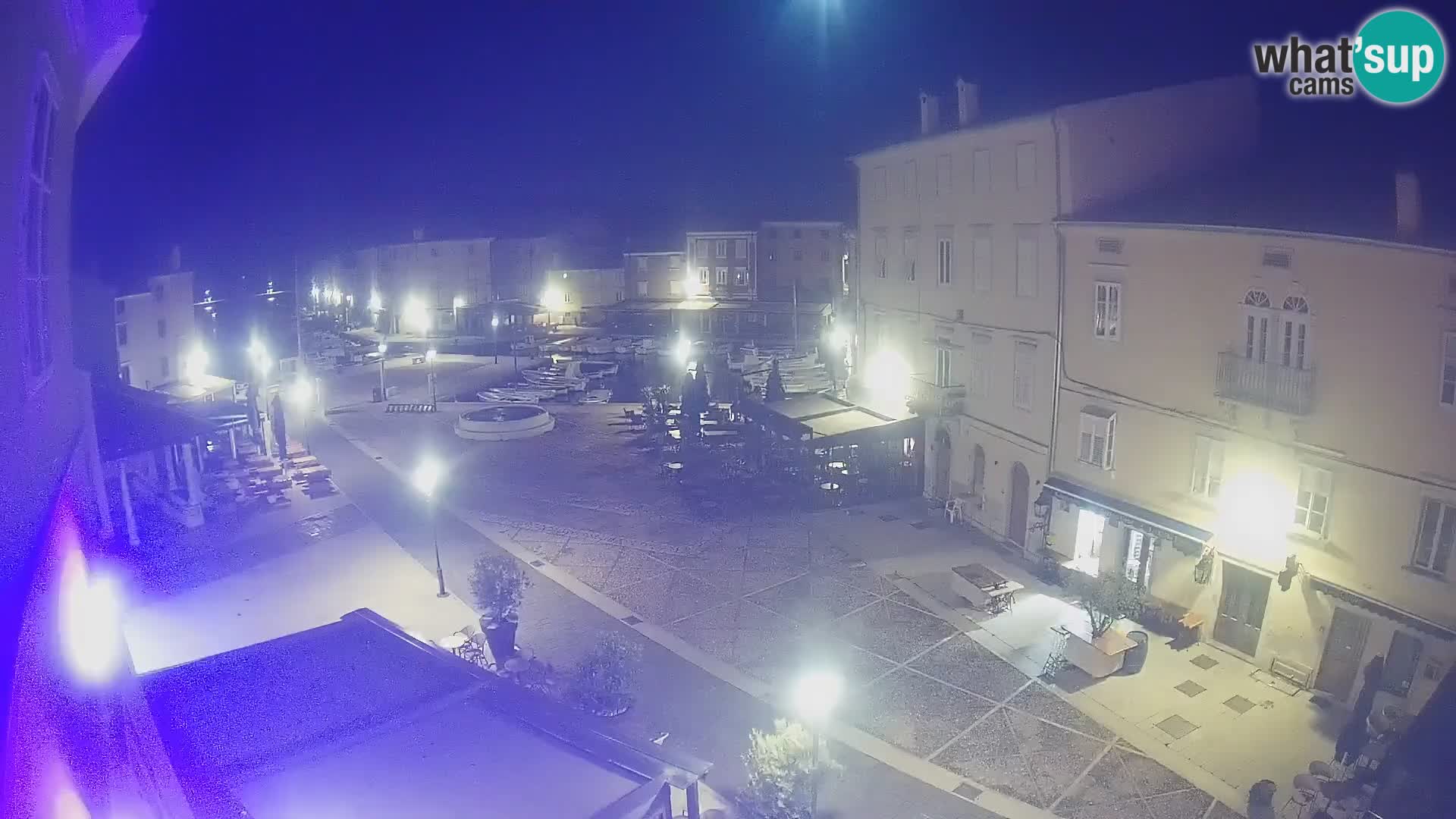 Cámara en vivo ciudad de Cres – plaza principal y “mandrač” – isla de Cres – Croacia
