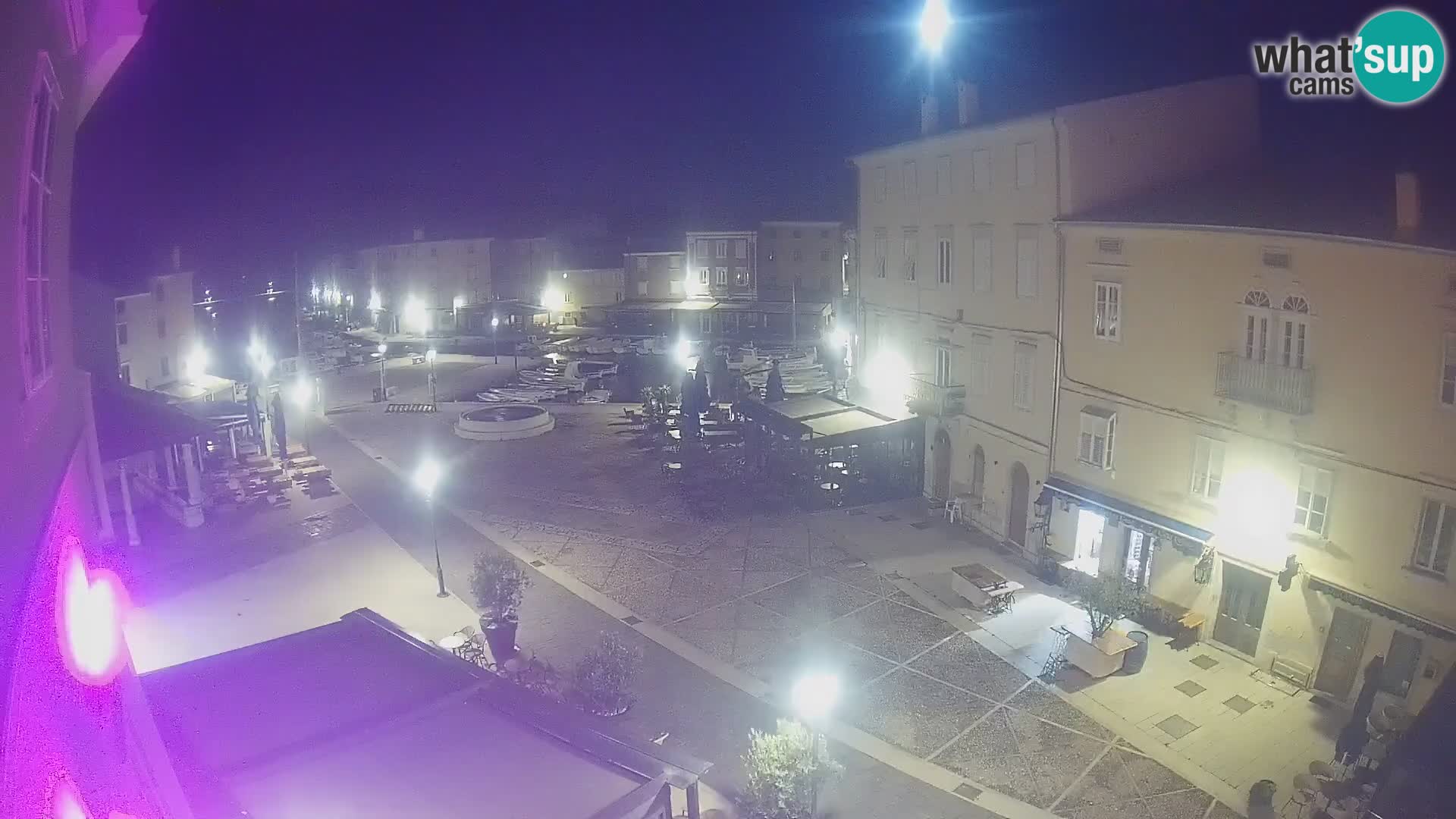 Kamera v ŽIVO Cres mesto – glavni trg in “mandrač” – otok Cres – Hrvaška