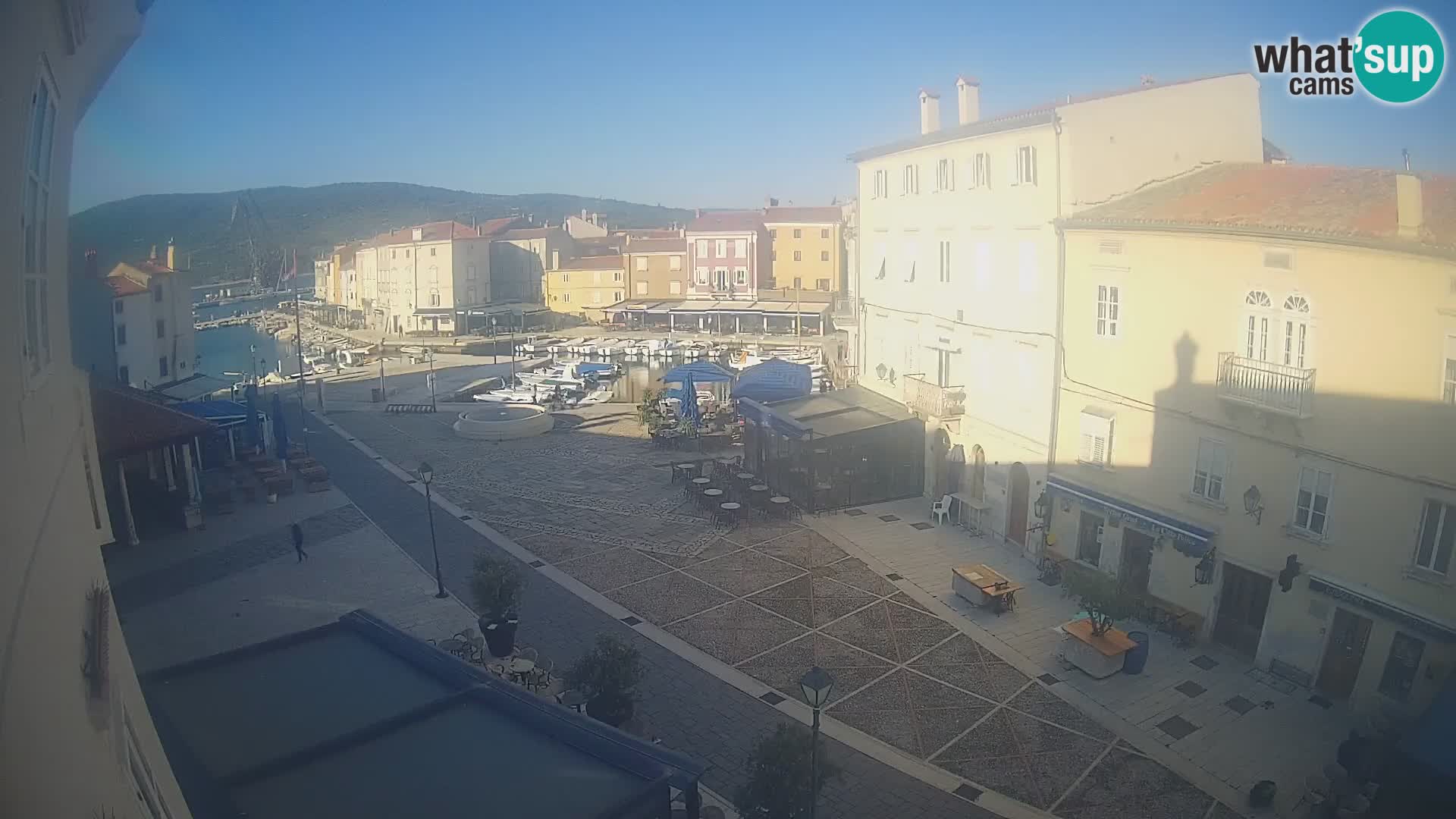 LIVE cam Cres Stadt – Hauptplatz und “mandrač” – Cres Insel – Kroatien