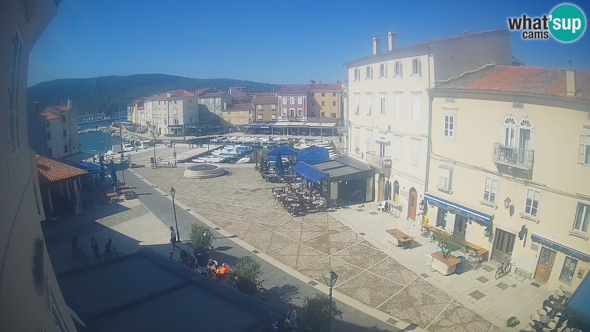LIVE cam Cres Stadt – Hauptplatz und “mandrač” – Cres Insel – Kroatien