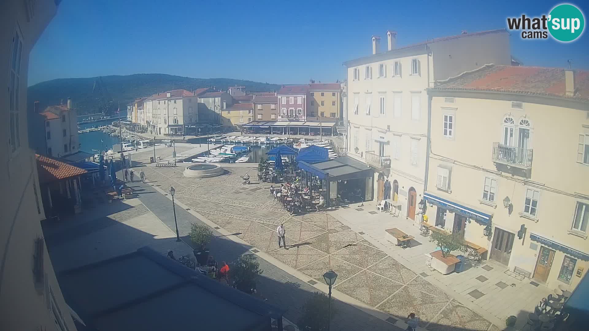LIVE cam Cres city – place principale et “mandrač” – île de Cres – Croatie