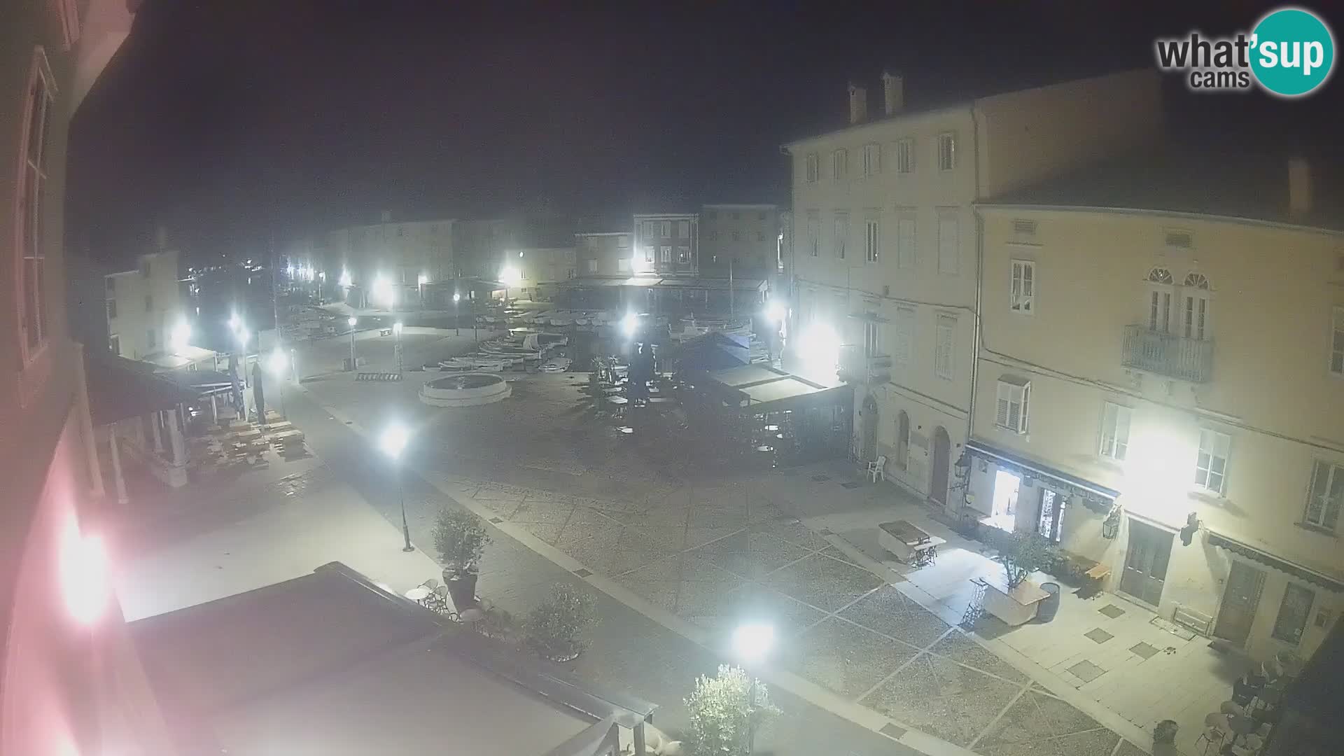 Kamera v ŽIVO Cres mesto – glavni trg in “mandrač” – otok Cres – Hrvaška