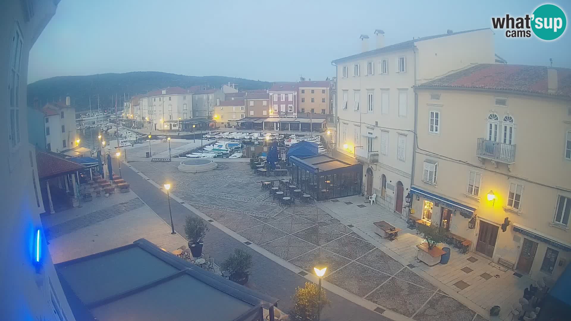 LIVE cam Cres Stadt – Hauptplatz und “mandrač” – Cres Insel – Kroatien