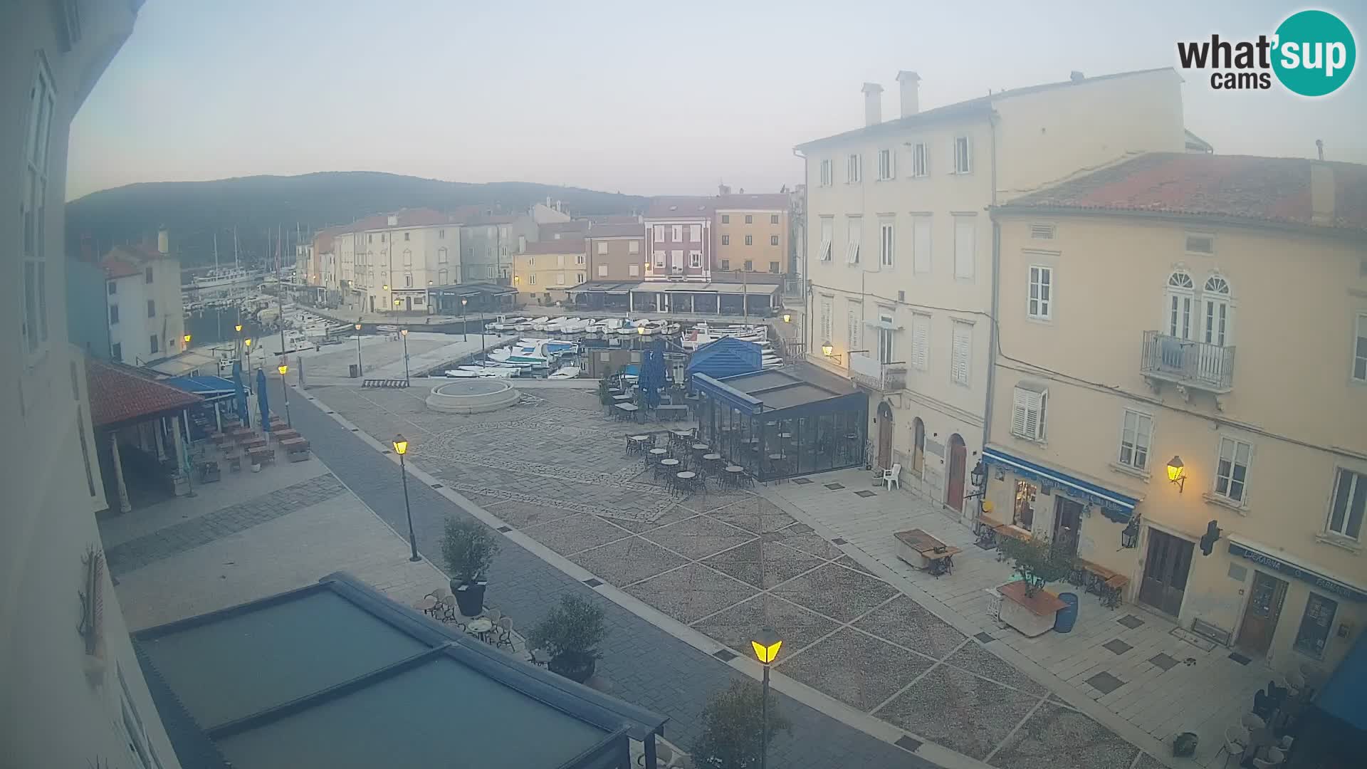 LIVE cam Cres Stadt – Hauptplatz und “mandrač” – Cres Insel – Kroatien