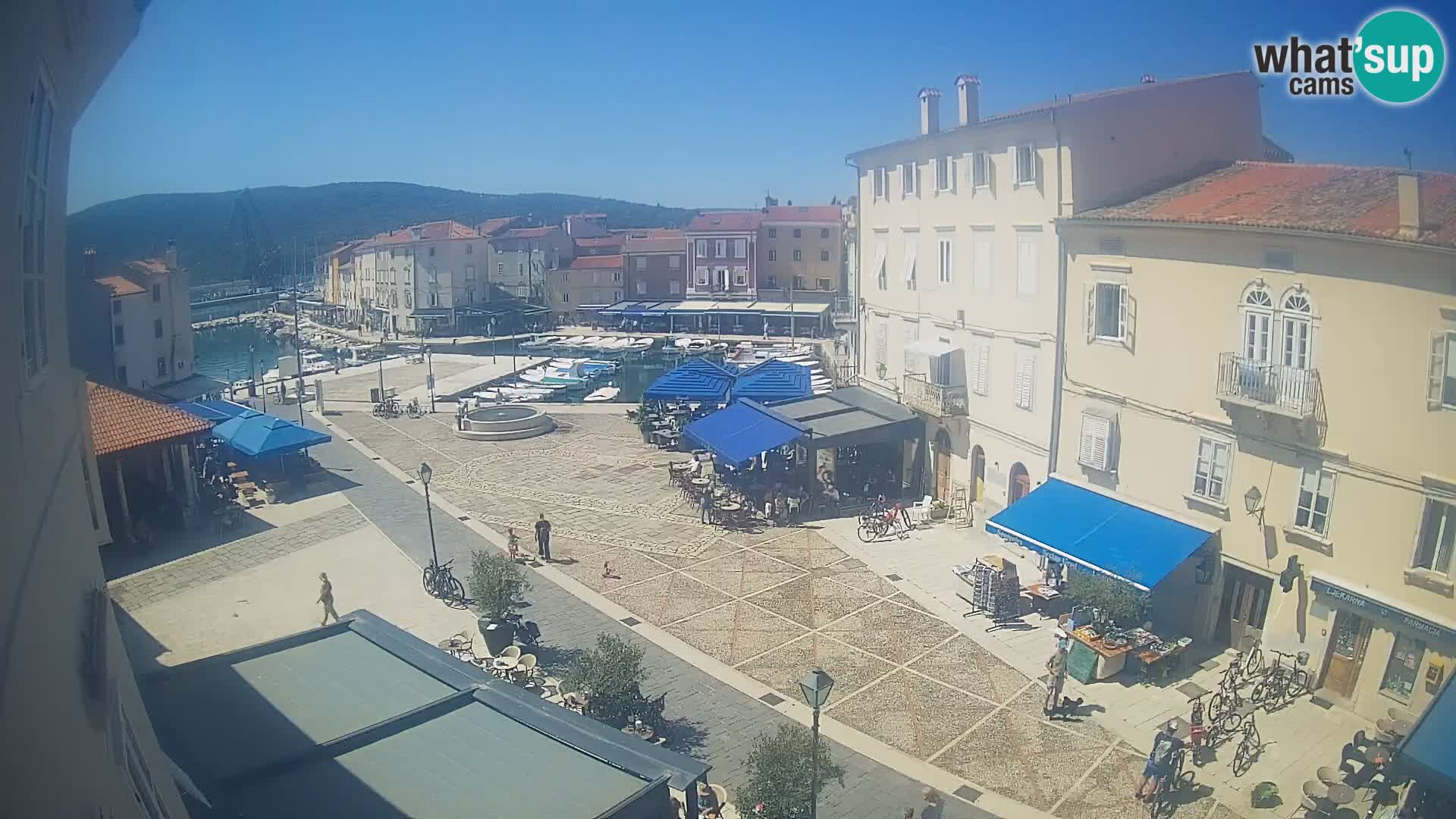 LIVE cam Cres city – place principale et “mandrač” – île de Cres – Croatie