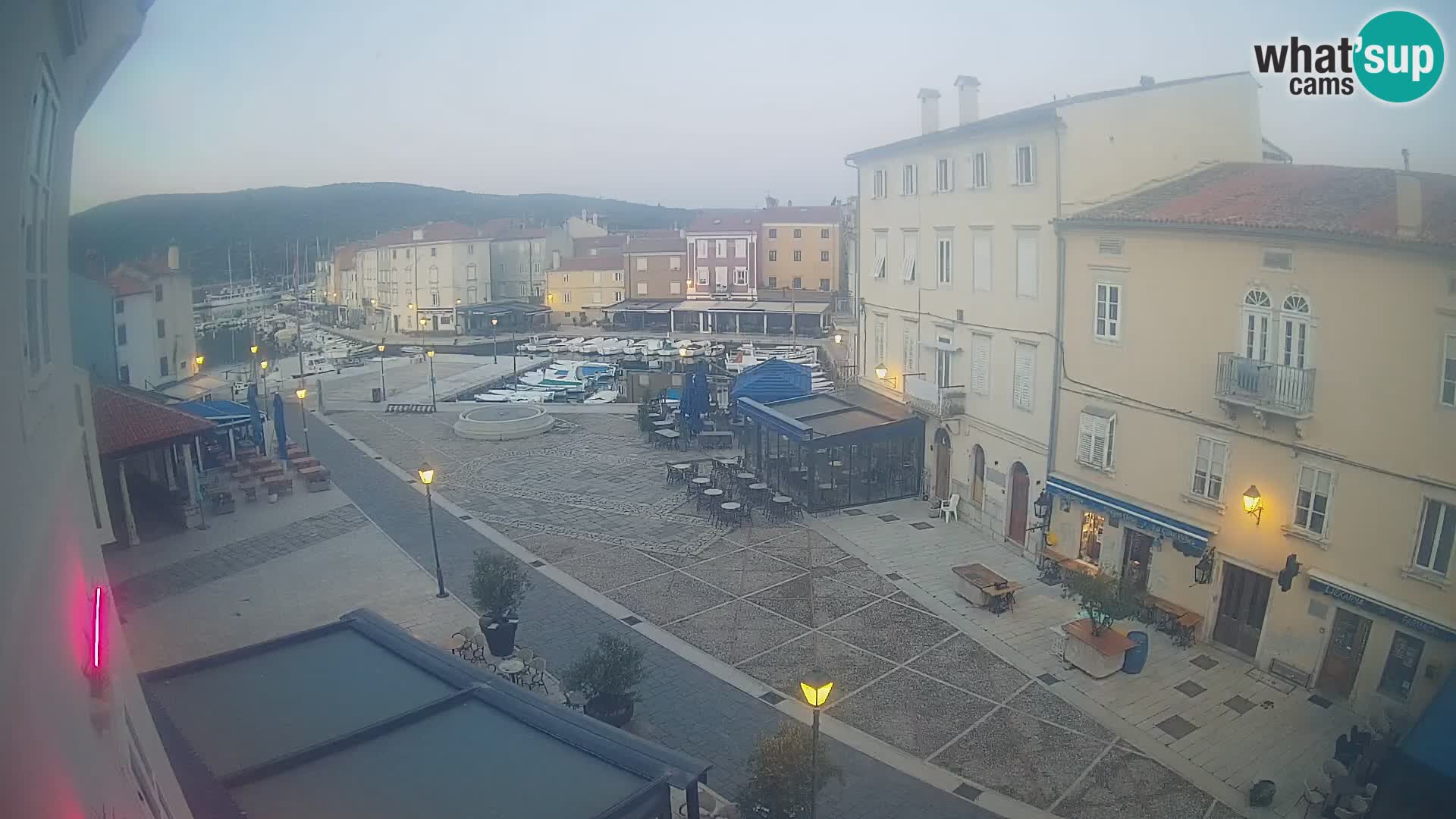 LIVE cam Cres Stadt – Hauptplatz und “mandrač” – Cres Insel – Kroatien