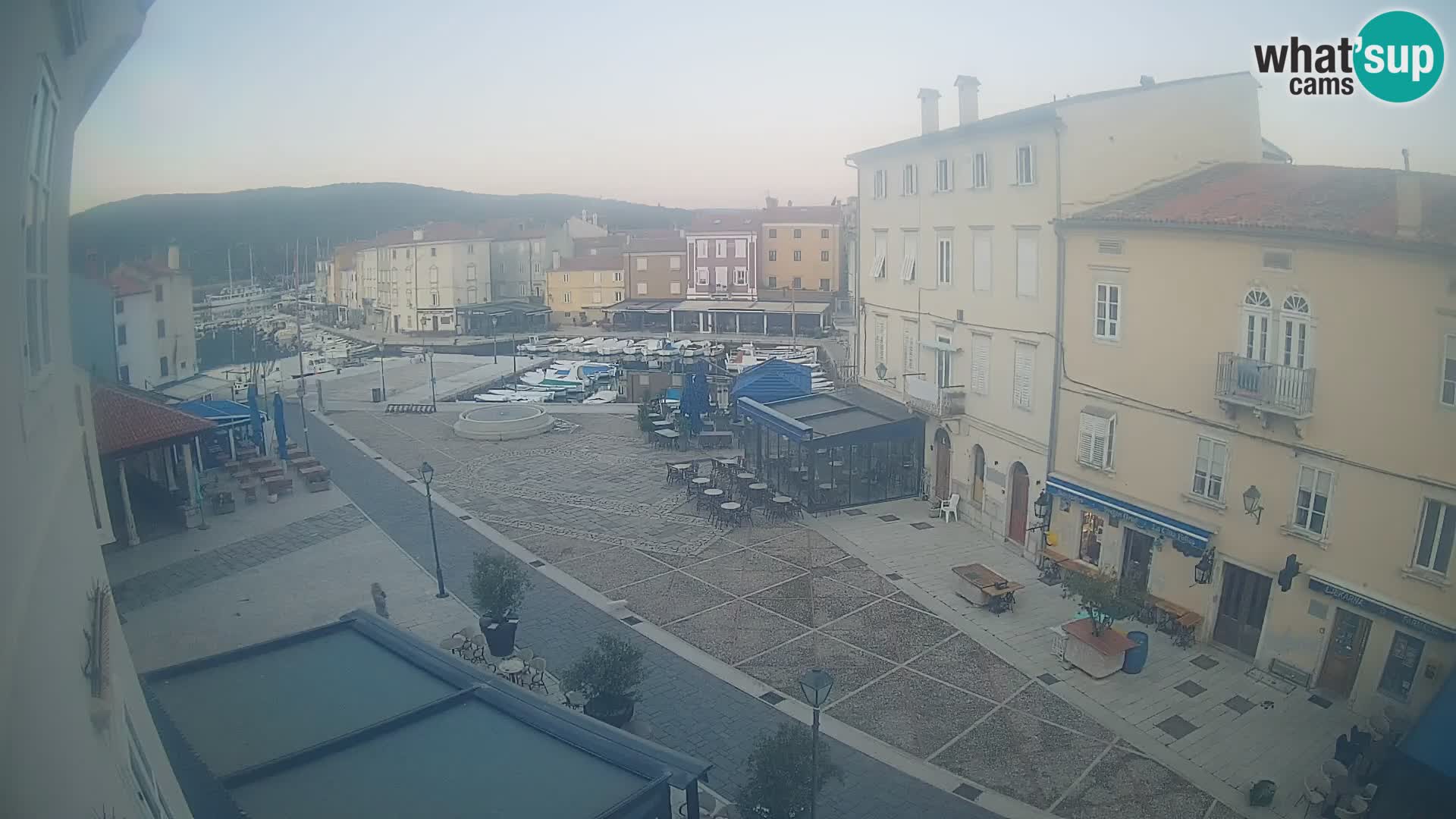 LIVE cam Cres Stadt – Hauptplatz und “mandrač” – Cres Insel – Kroatien