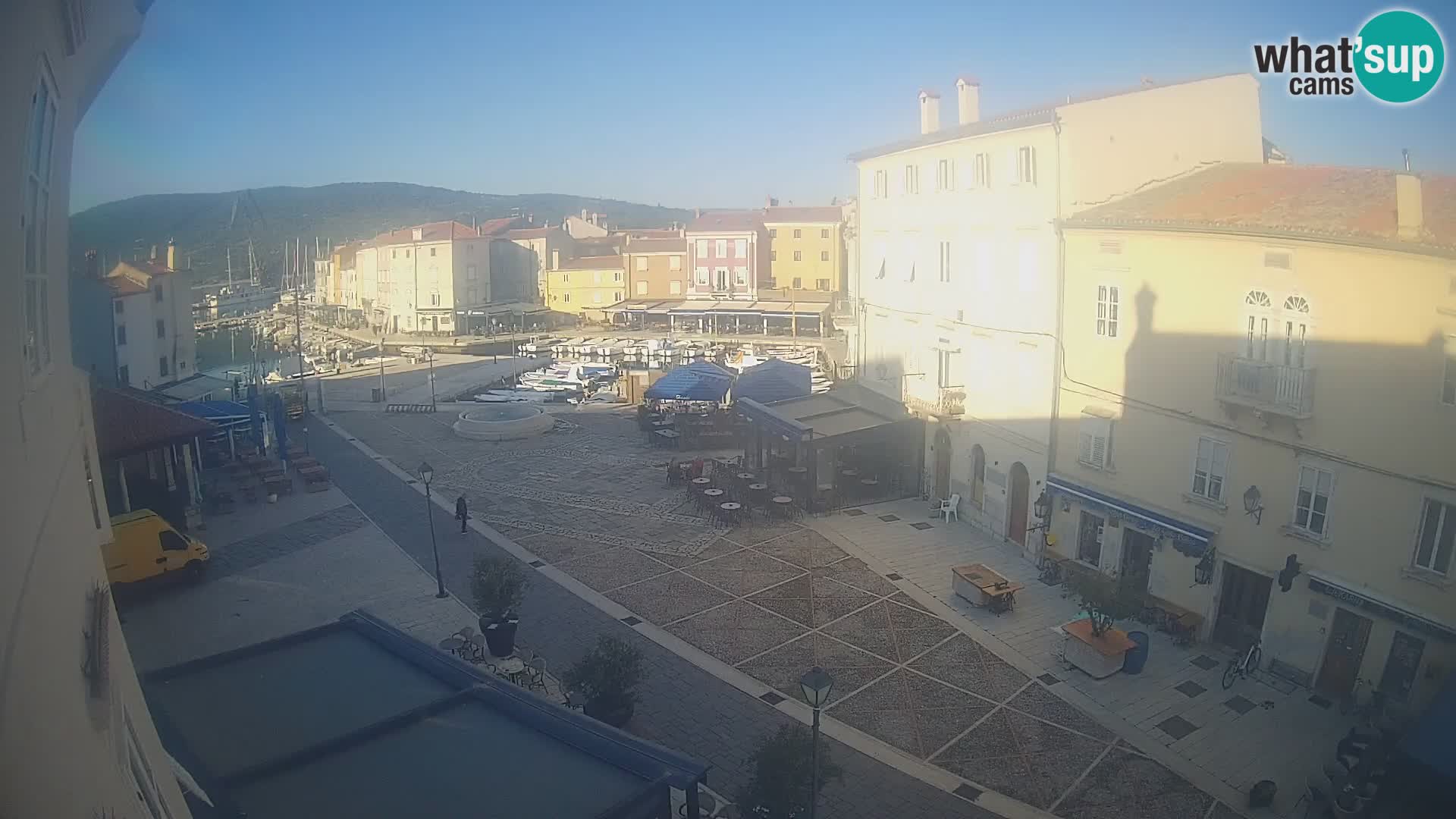 LIVE cam Cres città – piazza principale e “mandrač” – isola di Cherso – Croazia