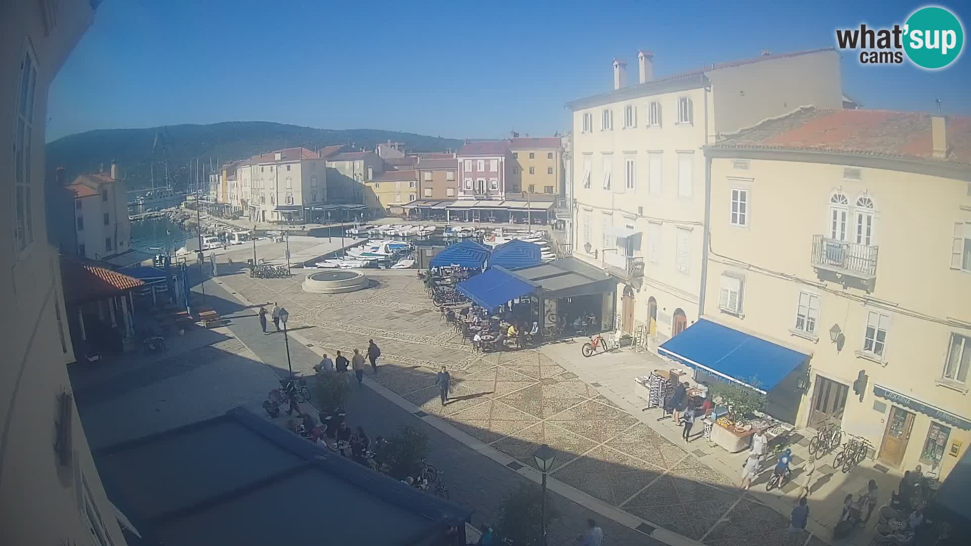 LIVE cam Cres city – place principale et “mandrač” – île de Cres – Croatie