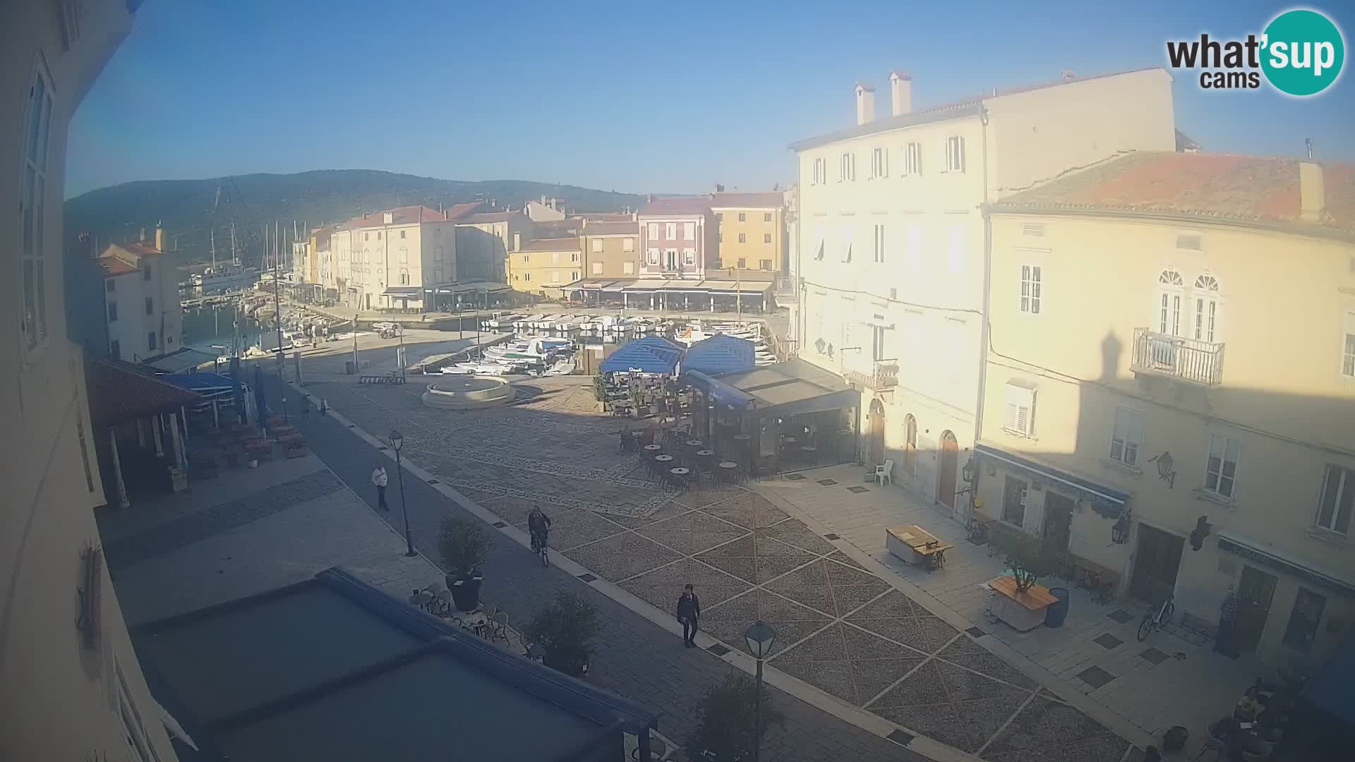 LIVE cam Cres city – place principale et “mandrač” – île de Cres – Croatie