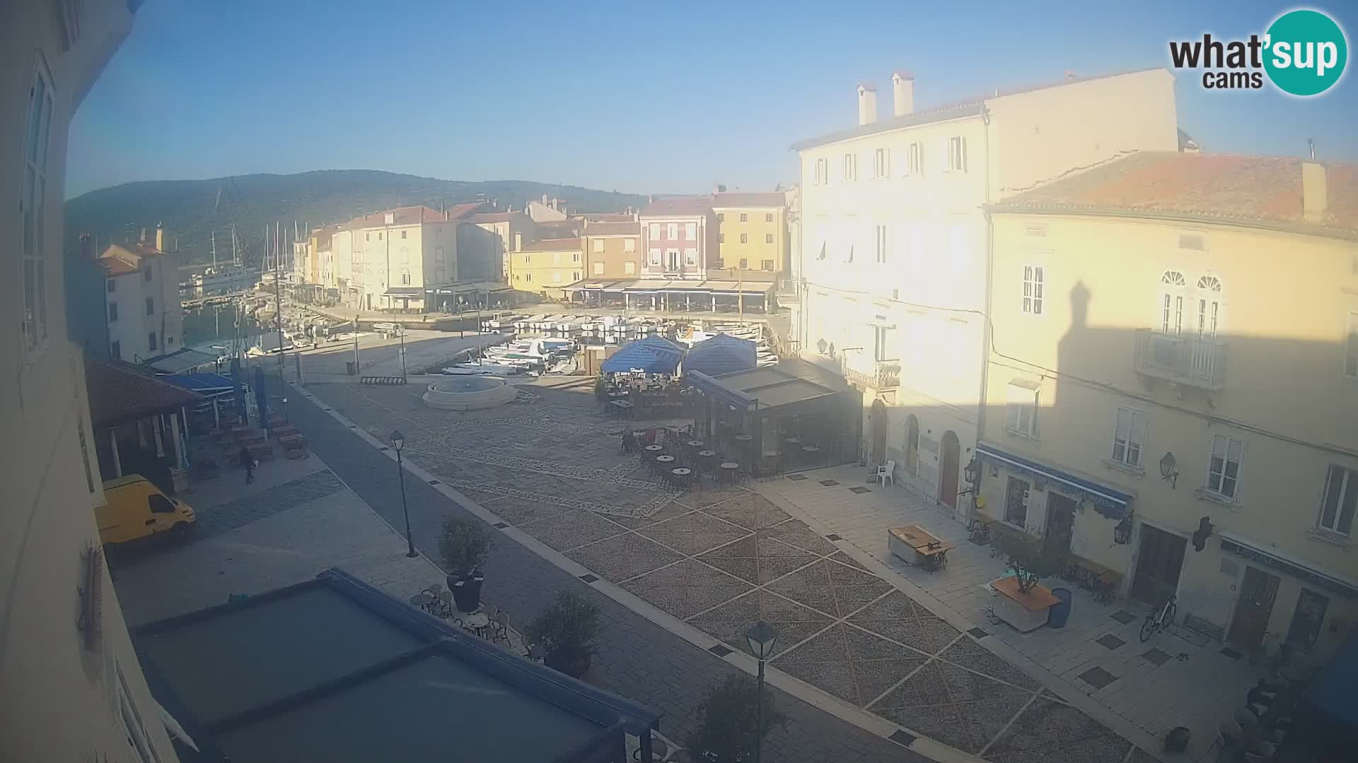 LIVE cam Cres city – place principale et “mandrač” – île de Cres – Croatie