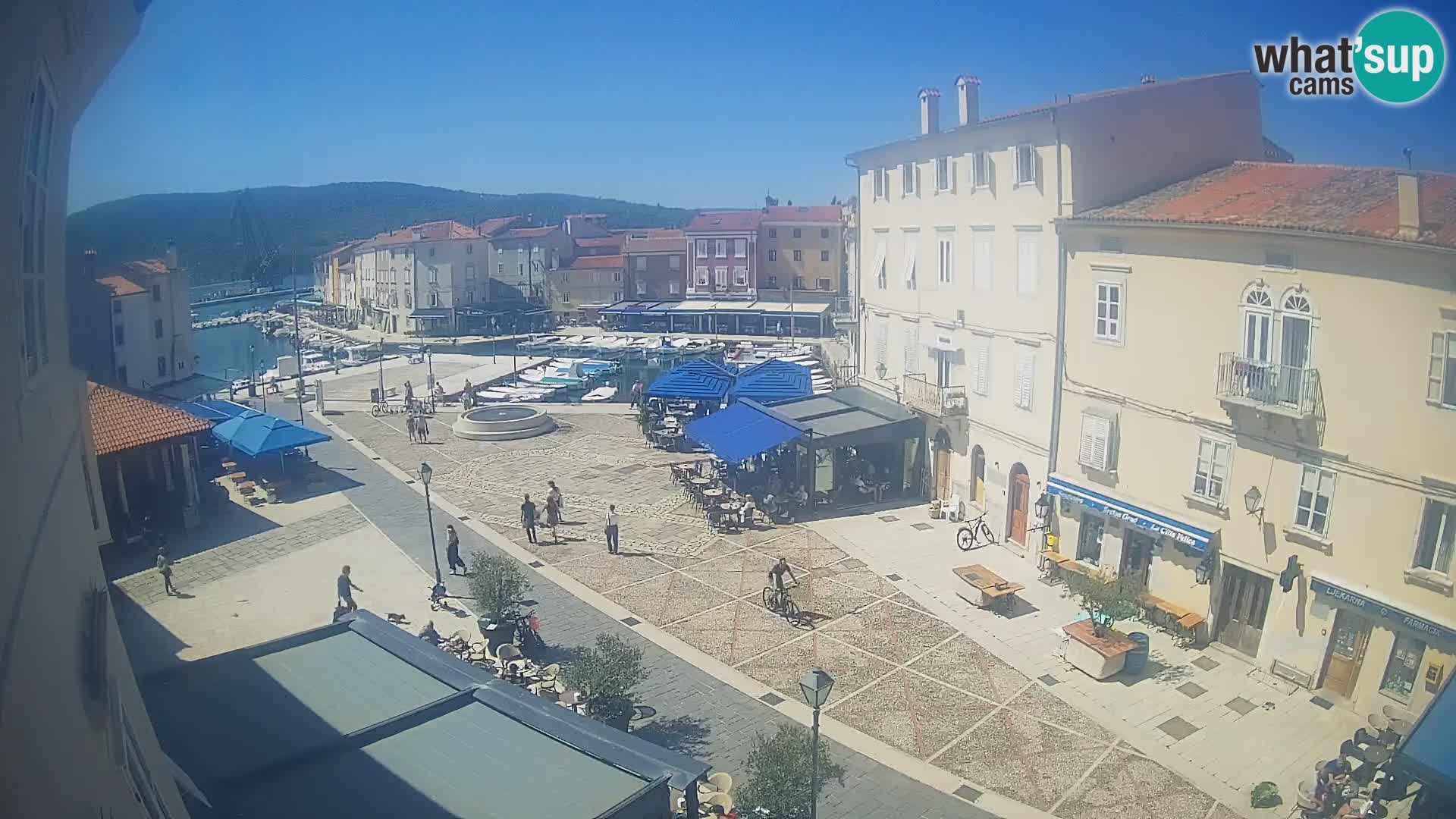 LIVE cam Cres city – place principale et “mandrač” – île de Cres – Croatie