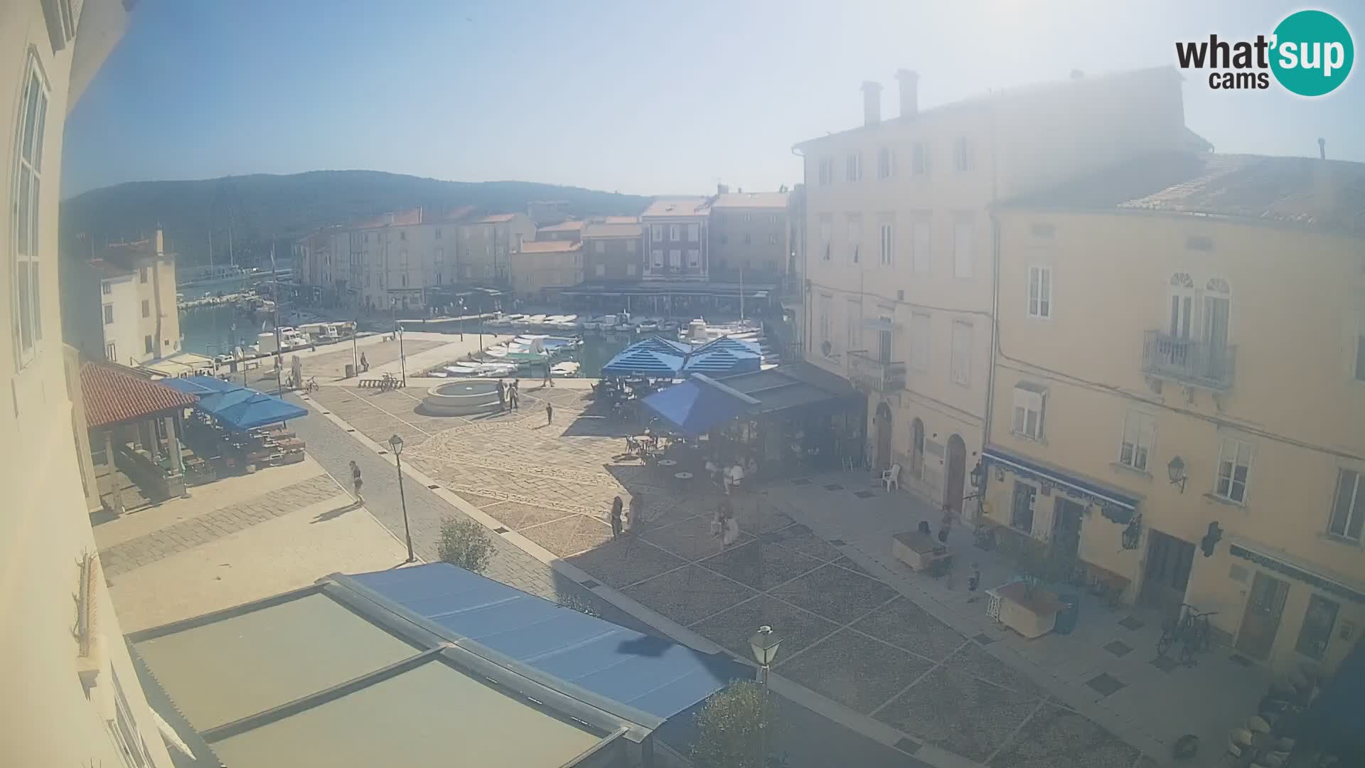 LIVE cam Cres città – piazza principale e “mandrač” – isola di Cherso – Croazia